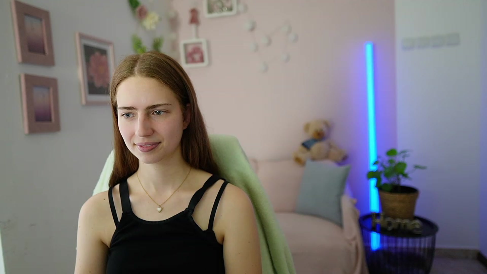 Gallery image thumbnail from Naomi_Woods18's myfreecams stream on, 03/08/2024, 13:04 image 7 of 20