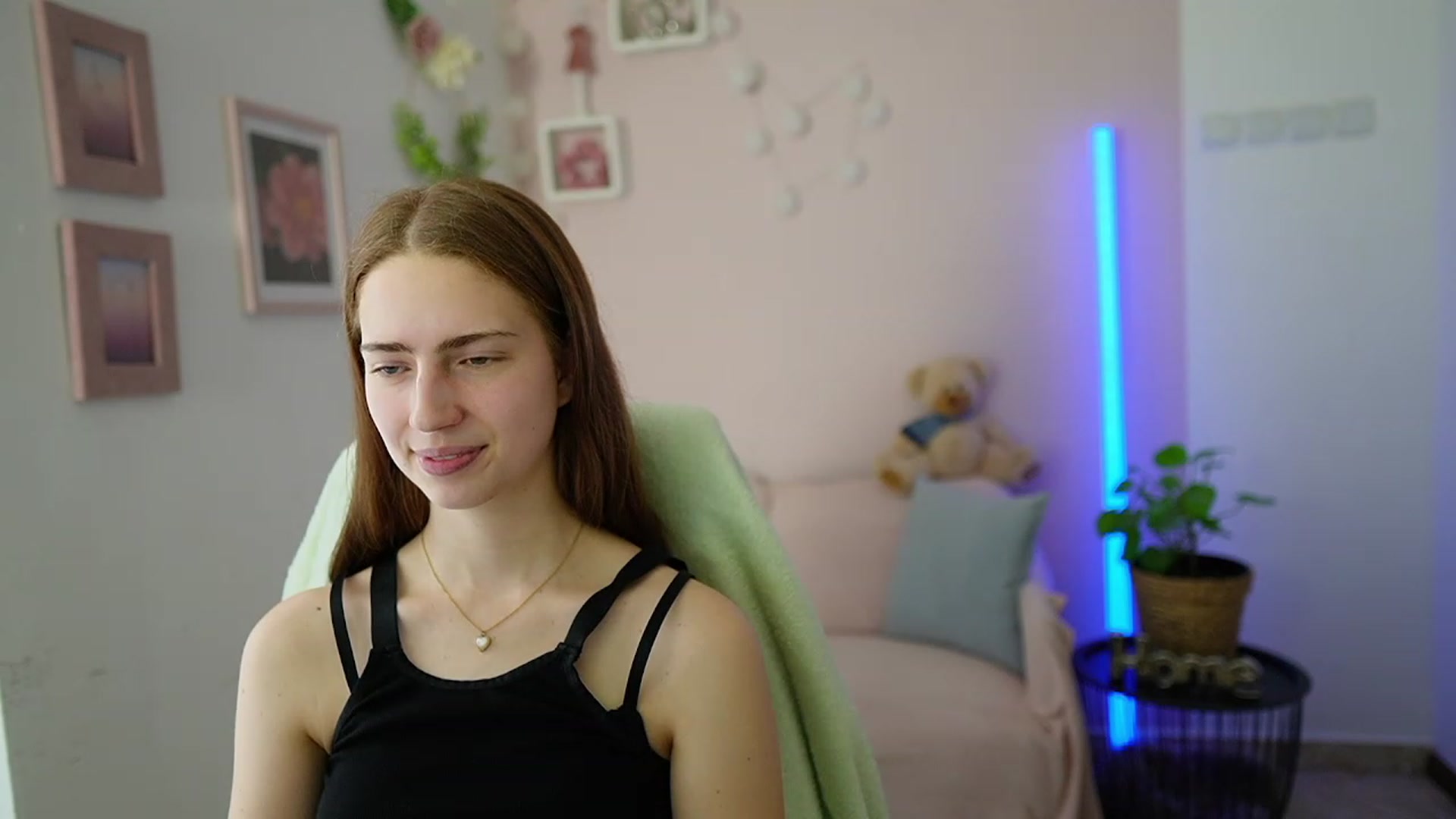 Gallery image thumbnail from Naomi_Woods18's myfreecams stream on, 03/08/2024, 13:04 image 10 of 20