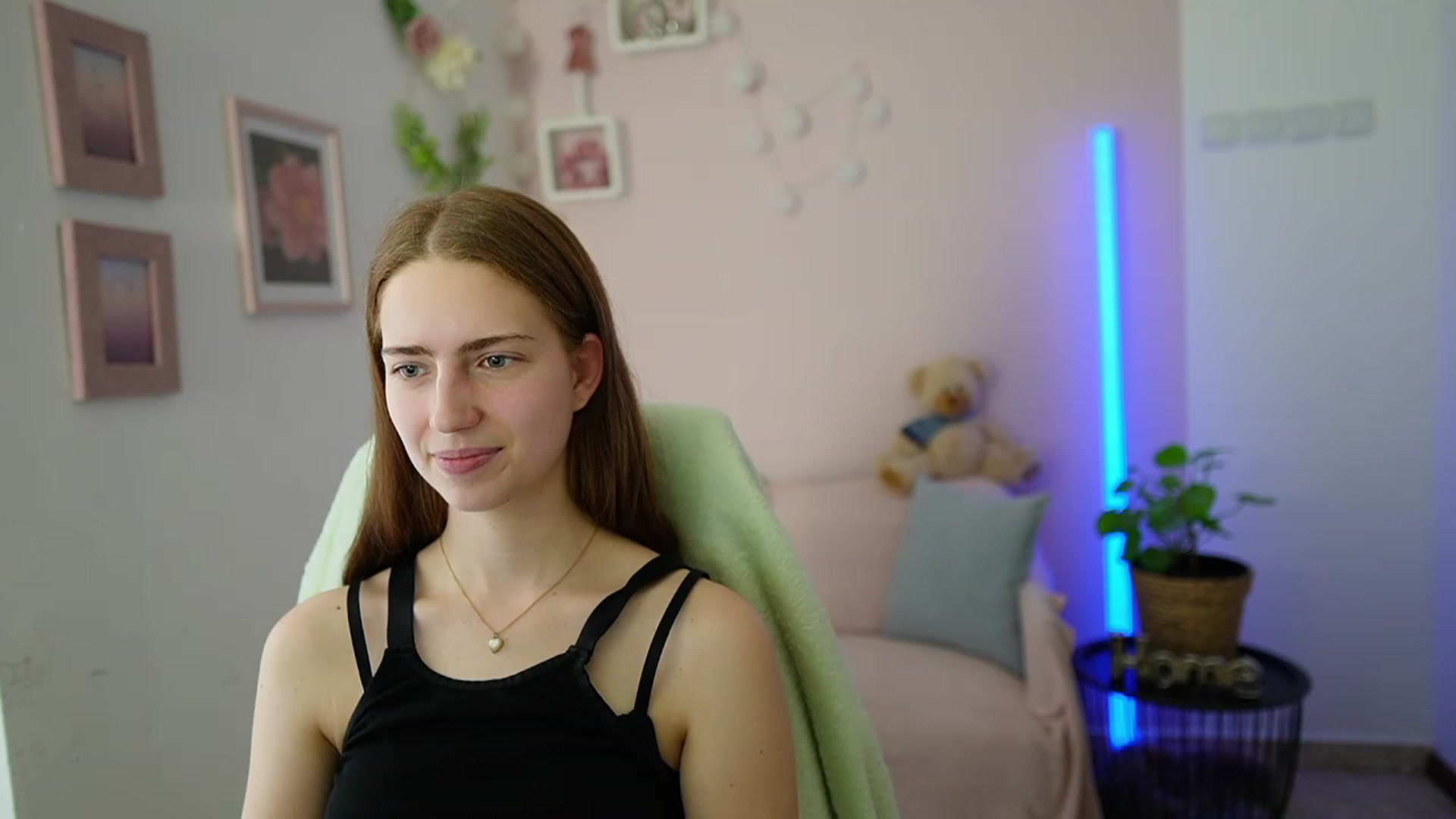 Gallery image thumbnail from Naomi_Woods18's myfreecams stream on, 03/08/2024, 13:04 image 13 of 20