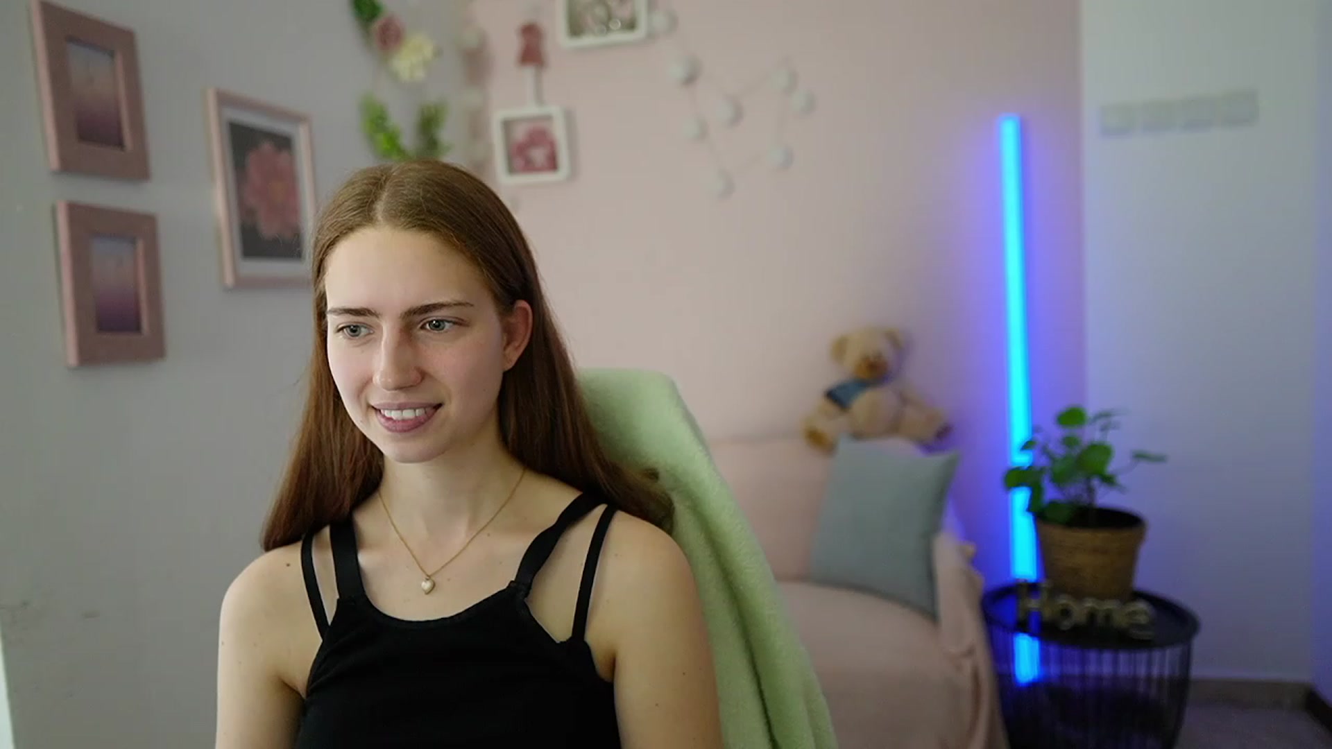 Gallery image thumbnail from Naomi_Woods18's myfreecams stream on, 03/08/2024, 13:04 image 1 of 20