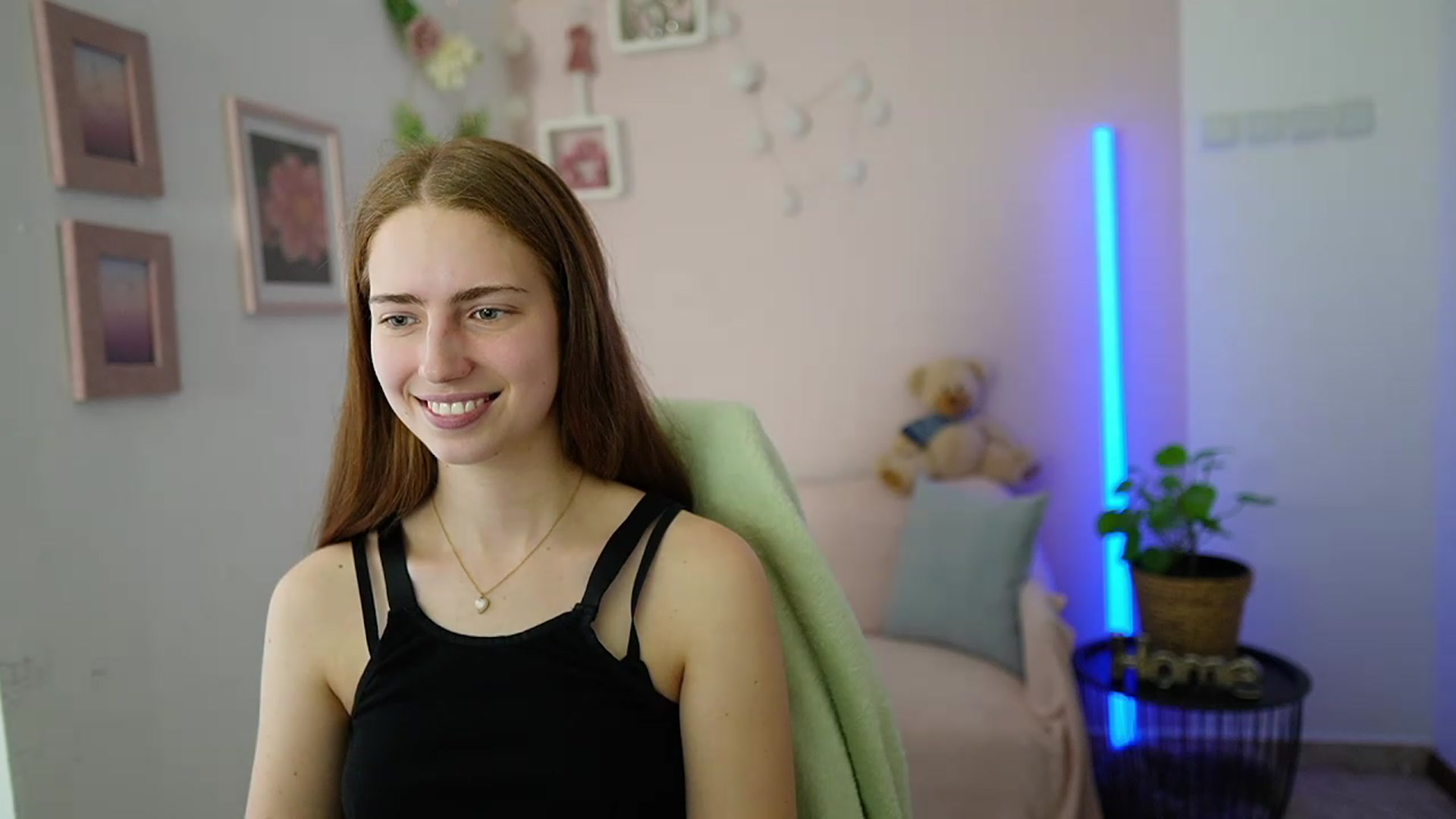 Gallery image thumbnail from Naomi_Woods18's myfreecams stream on, 03/08/2024, 13:04 image 17 of 20