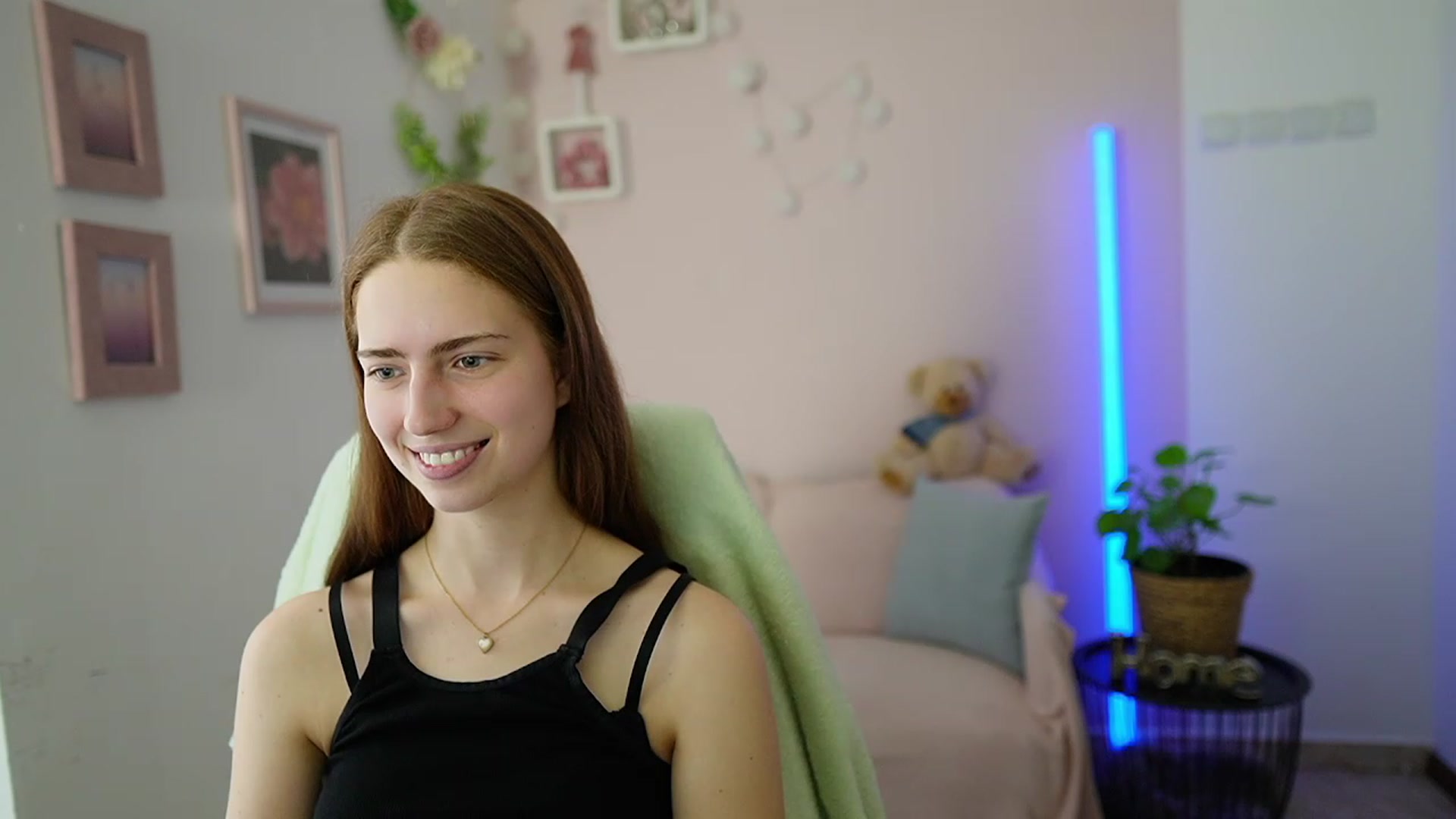 Gallery image thumbnail from Naomi_Woods18's myfreecams stream on, 03/08/2024, 13:04 image 11 of 20