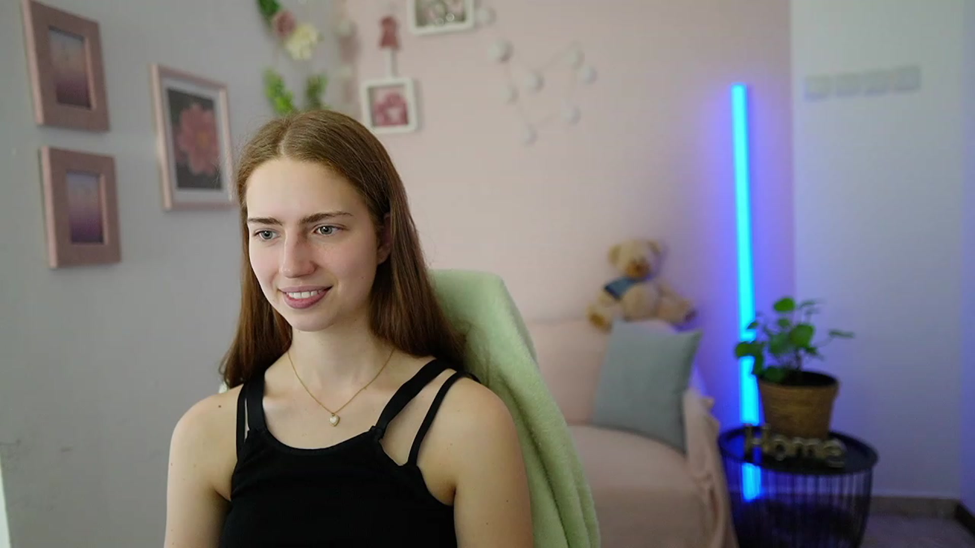 Gallery image thumbnail from Naomi_Woods18's myfreecams stream on, 03/08/2024, 13:48 image 8 of 20