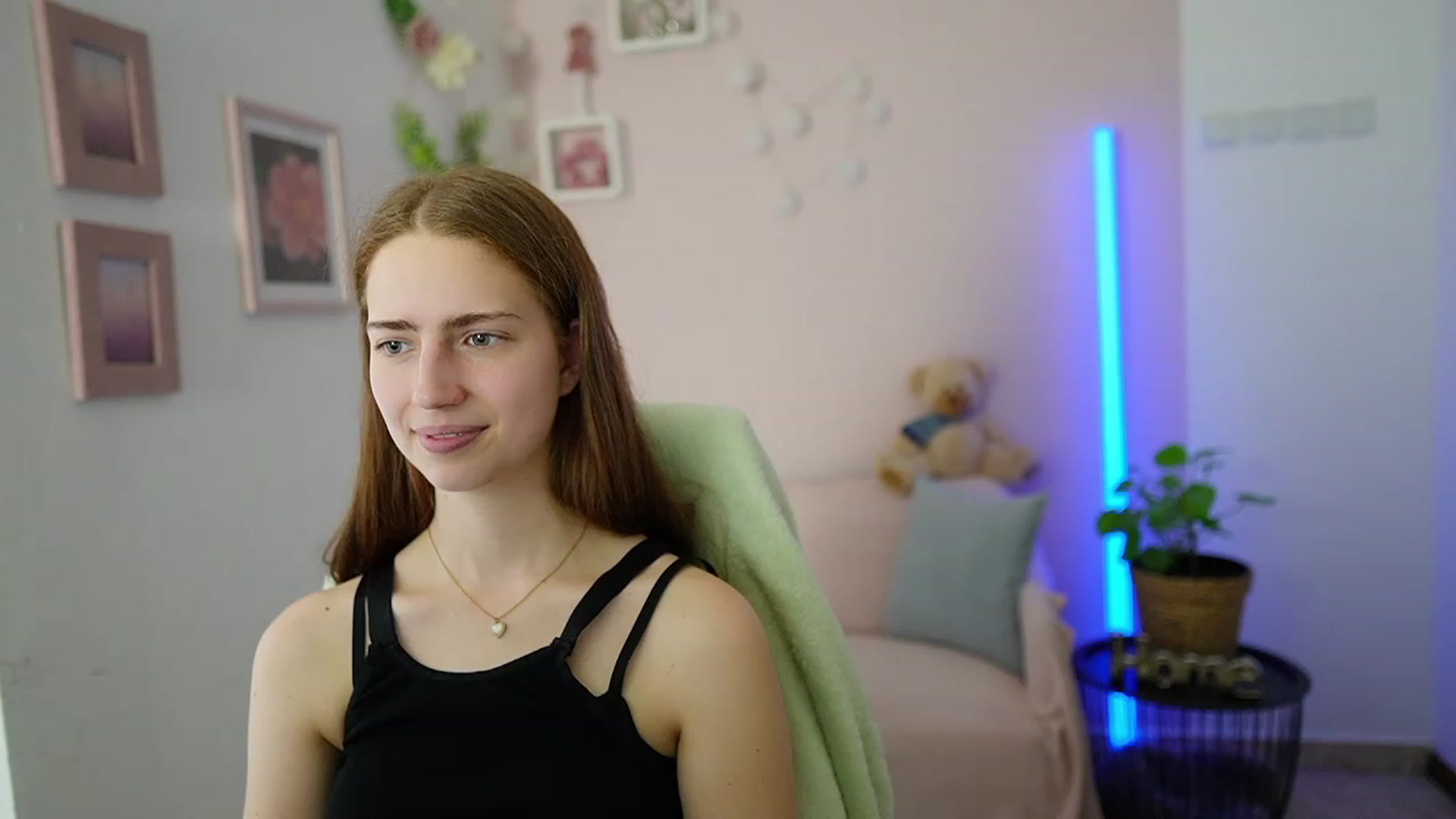 Gallery image thumbnail from Naomi_Woods18's myfreecams stream on, 03/08/2024, 13:48 image 14 of 20