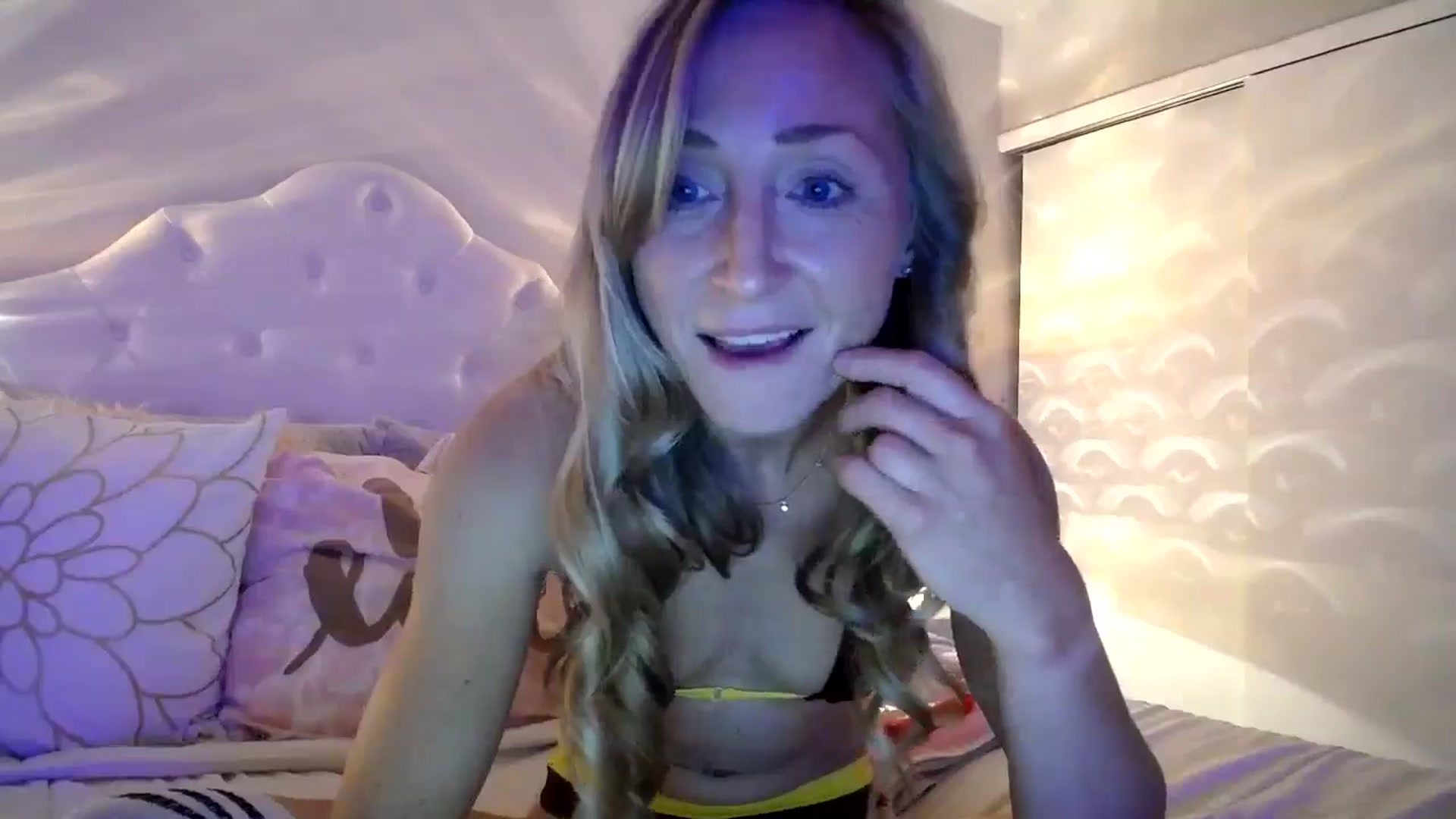 Gallery image thumbnail from Naomi_at_nite's myfreecams stream on, 04/24/2026, 01:03 image 20 of 20