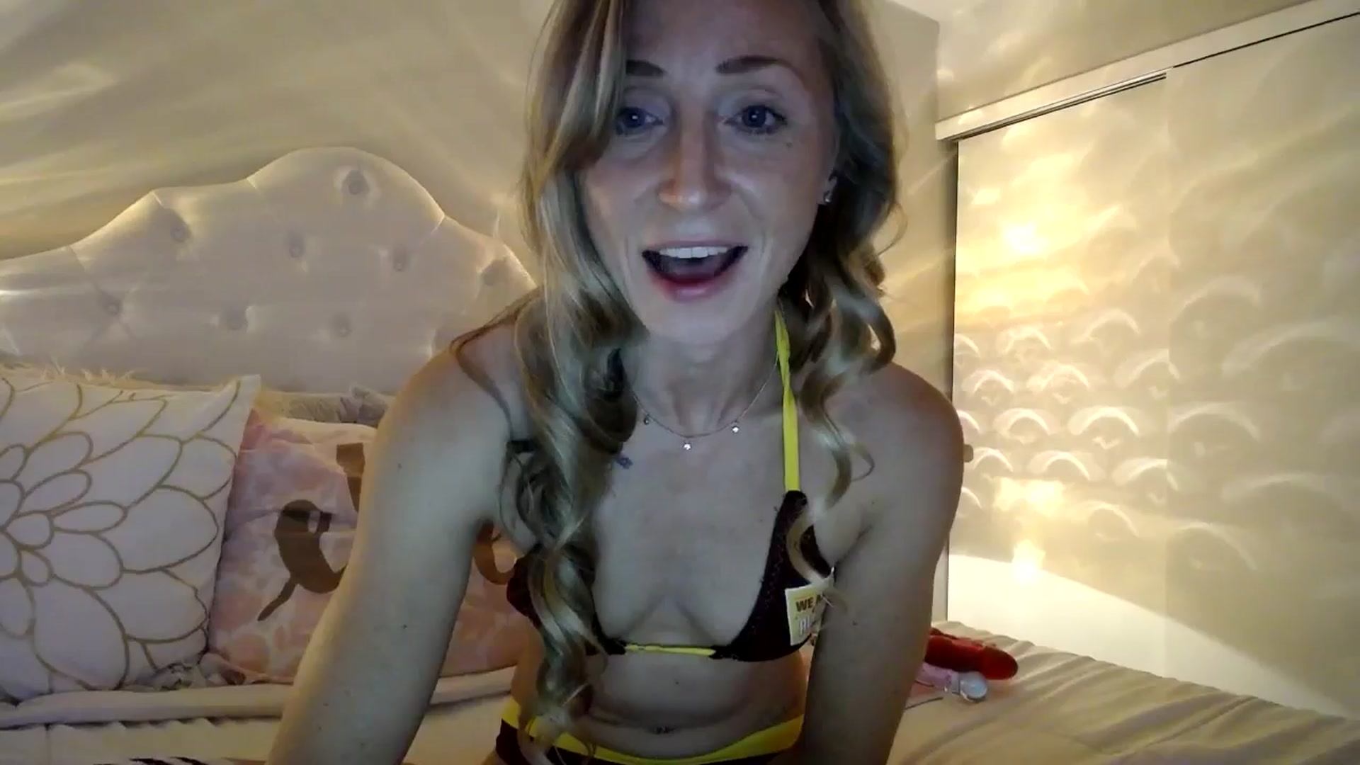 Gallery image thumbnail from Naomi_at_nite's myfreecams stream on, 04/24/2026, 01:03 image 14 of 20