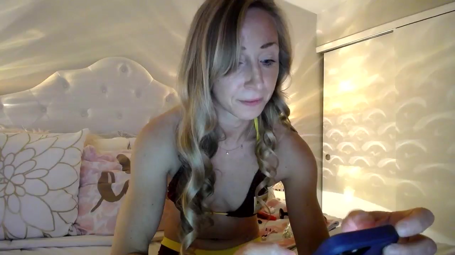 Gallery image thumbnail from Naomi_at_nite's myfreecams stream on, 04/24/2026, 01:03 image 6 of 20
