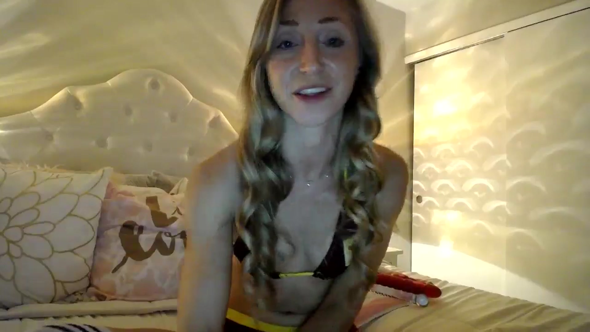 Gallery image thumbnail from Naomi_at_nite's myfreecams stream on, 04/24/2026, 01:03 image 15 of 20