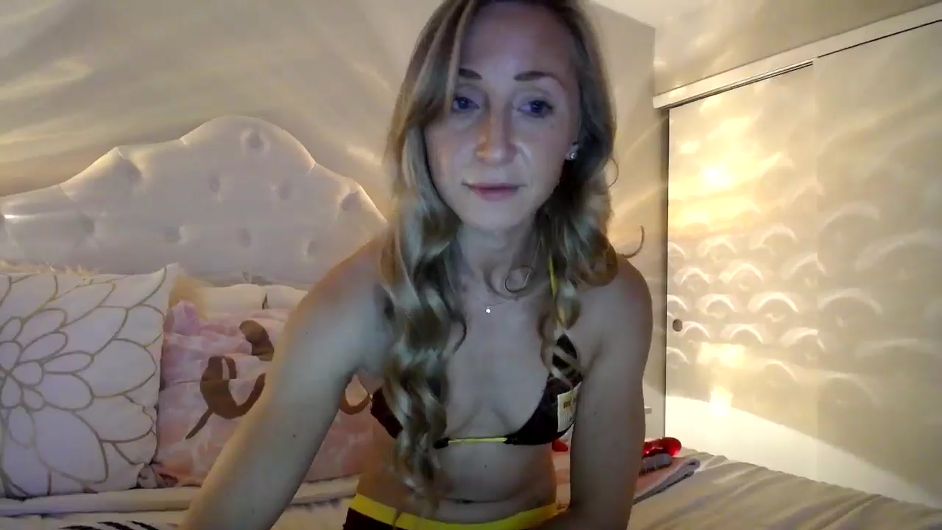 Gallery image thumbnail from Naomi_at_nite's myfreecams stream on, 04/24/2026, 01:03 image 3 of 20