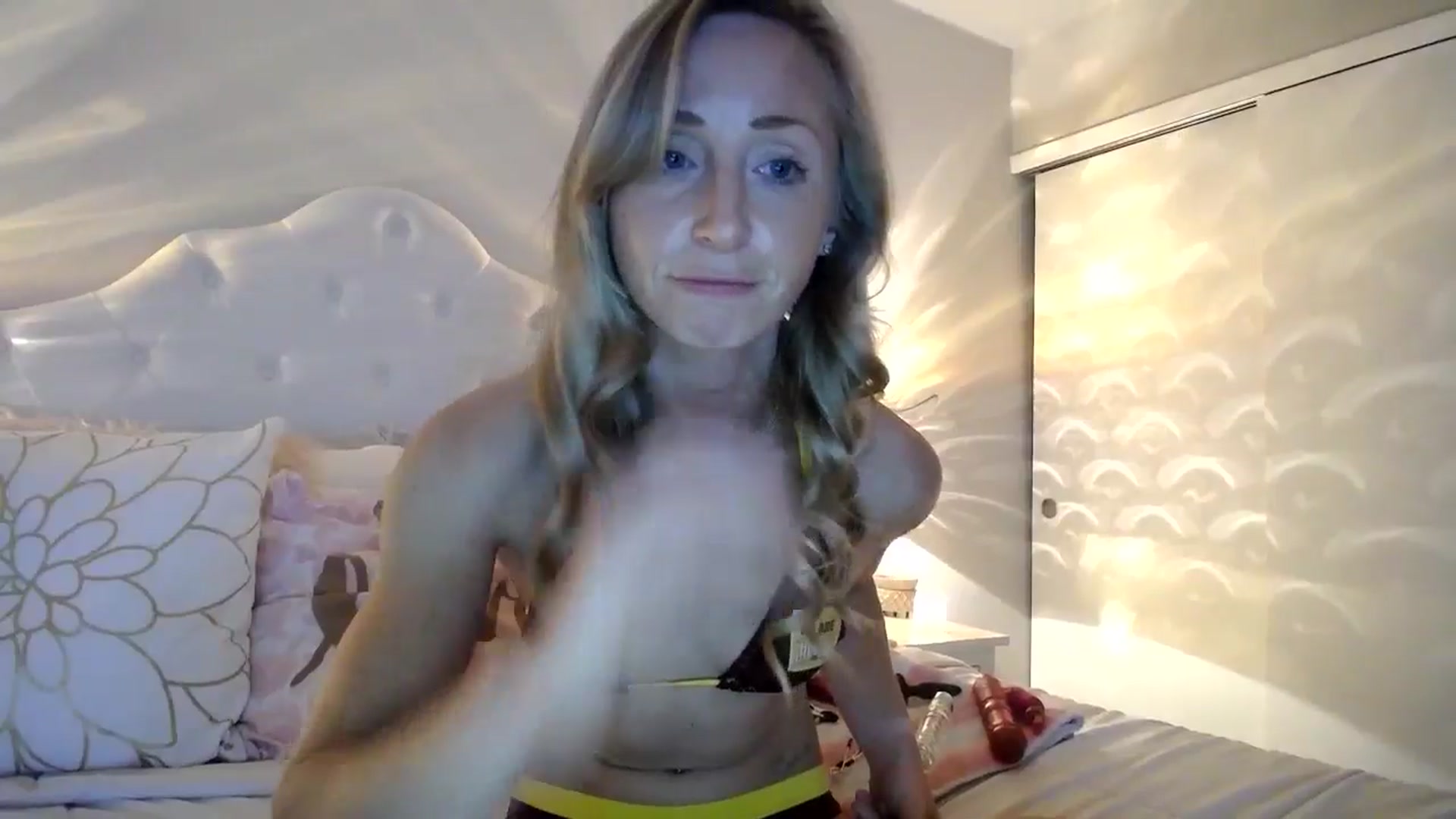 Gallery image thumbnail from Naomi_at_nite's myfreecams stream on, 04/24/2026, 01:03 image 7 of 20