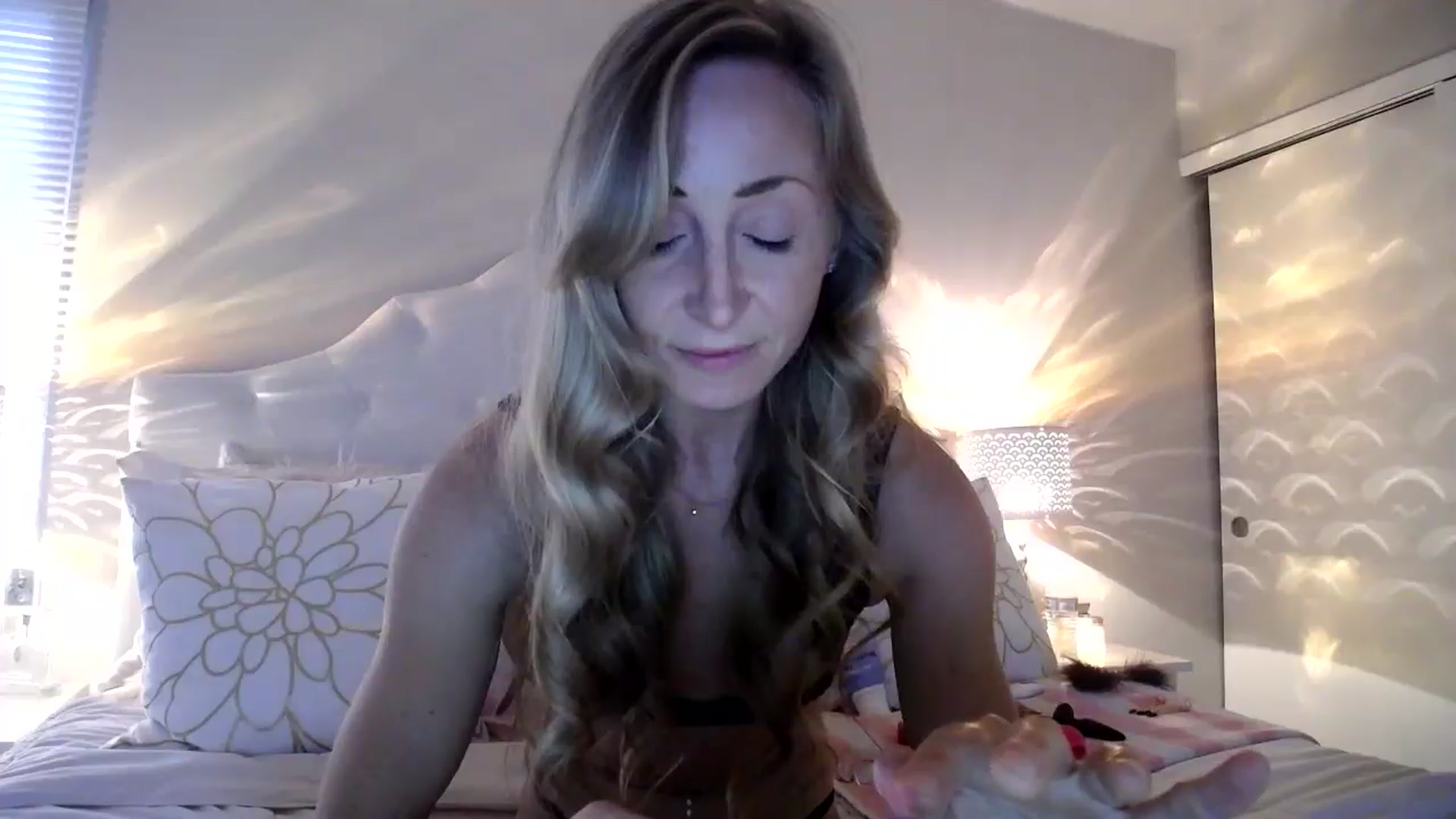 Gallery image thumbnail from Naomi_at_nite's myfreecams stream on, 04/28/2026, 23:09 image 9 of 20