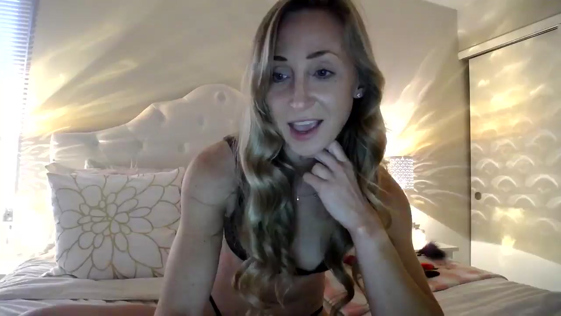 Gallery image thumbnail from Naomi_at_nite's myfreecams stream on, 04/28/2026, 23:09 image 14 of 20