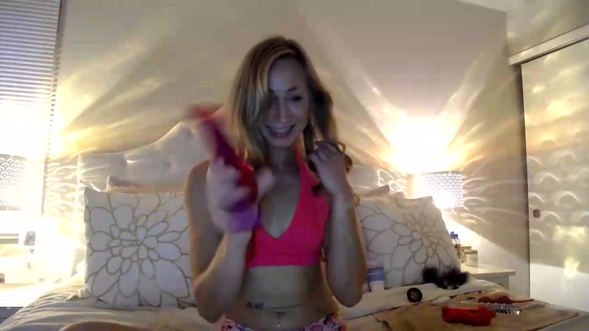 Gallery image thumbnail from Naomi_at_nite's myfreecams stream on, 05/15/2026, 24:25 image 19 of 20