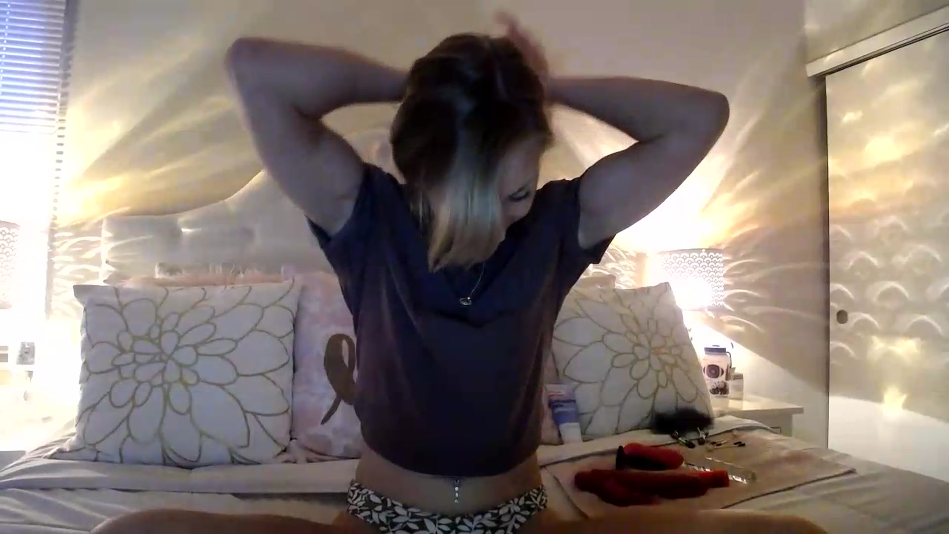 Gallery image thumbnail from Naomi_at_nite's myfreecams stream on, 05/16/2026, 24:16 image 17 of 20