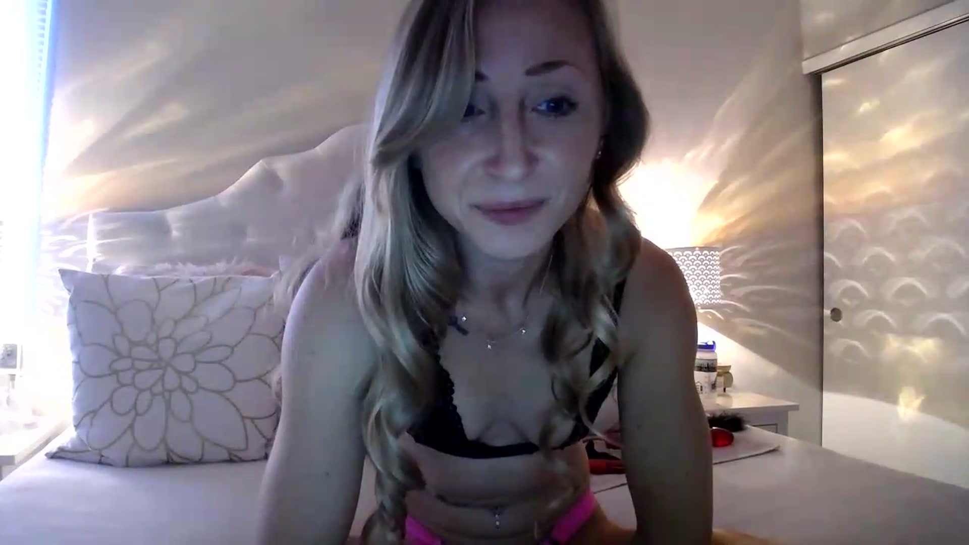 Gallery image thumbnail from Naomi_at_nite's myfreecams stream on, 06/19/2026, 23:54 image 17 of 20