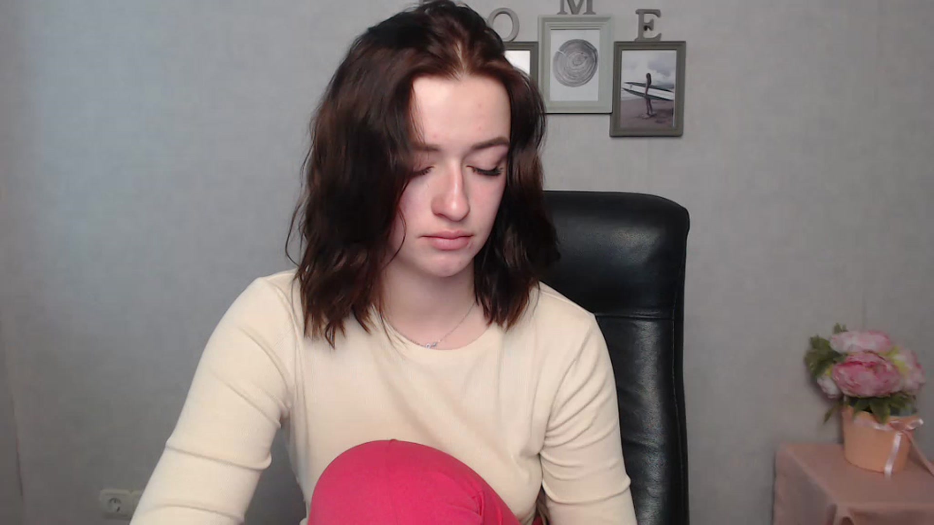 Gallery image thumbnail from Naomi_ly's myfreecams stream on, 05/16/2023, 09:52 image 14 of 20
