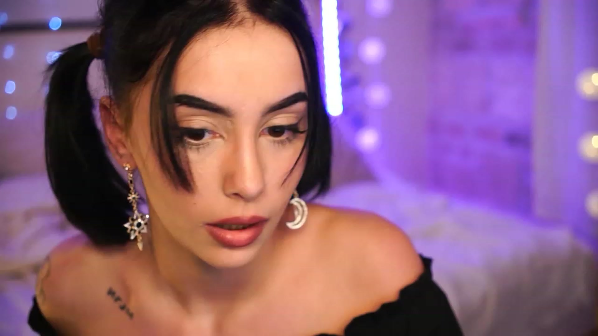 Gallery image thumbnail from Naomii18's myfreecams stream on, 12/06/2023, 01:34 image 20 of 20