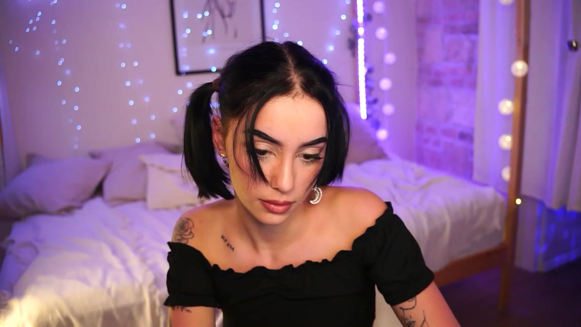 Gallery image thumbnail from Naomii18's myfreecams stream on, 12/06/2023, 02:32 image 17 of 20