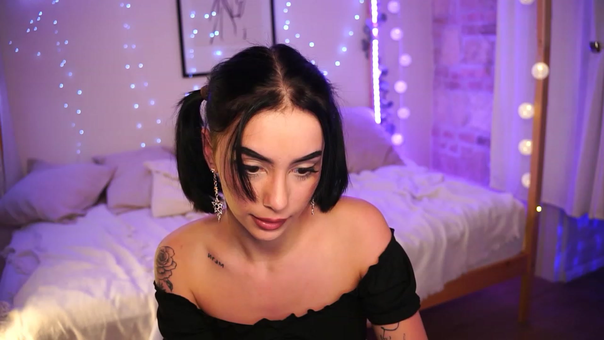Gallery image thumbnail from Naomii18's myfreecams stream on, 12/06/2023, 02:32 image 8 of 20