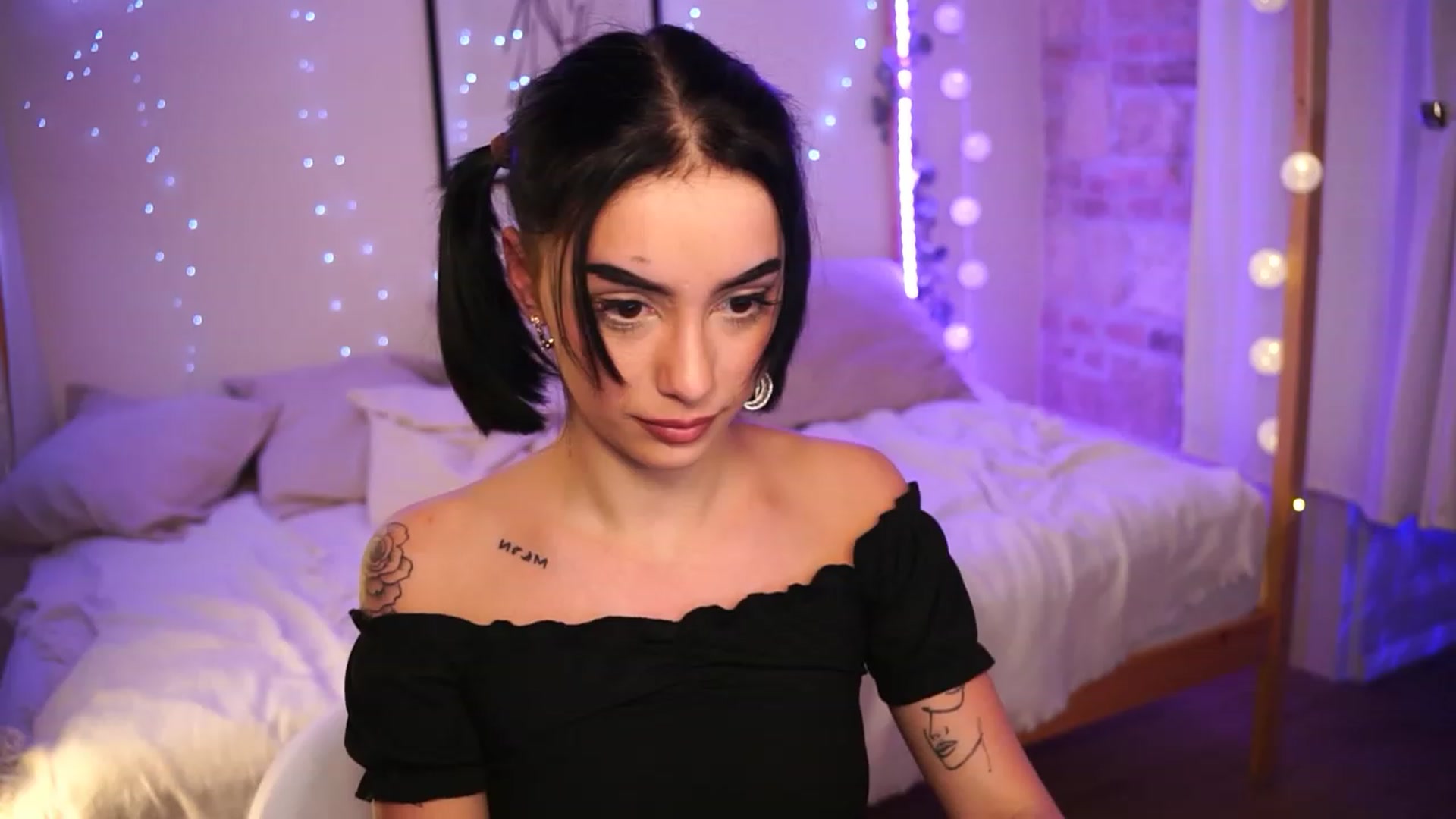 Gallery image thumbnail from Naomii18's myfreecams stream on, 12/06/2023, 02:32 image 14 of 20