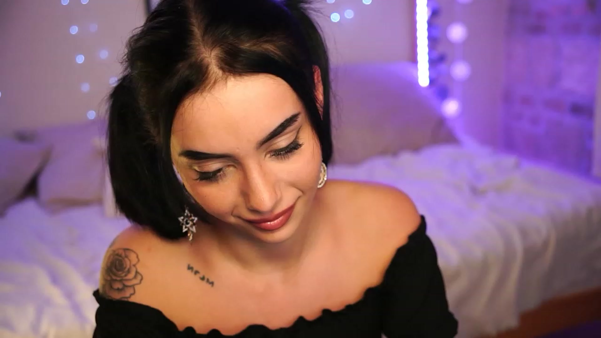 Gallery image thumbnail from Naomii18's myfreecams stream on, 12/06/2023, 02:32 image 6 of 20