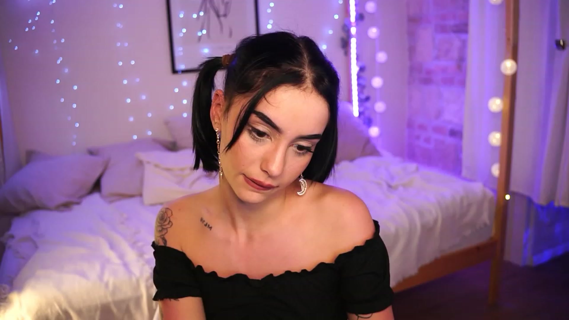 Gallery image thumbnail from Naomii18's myfreecams stream on, 12/06/2023, 02:32 image 9 of 20