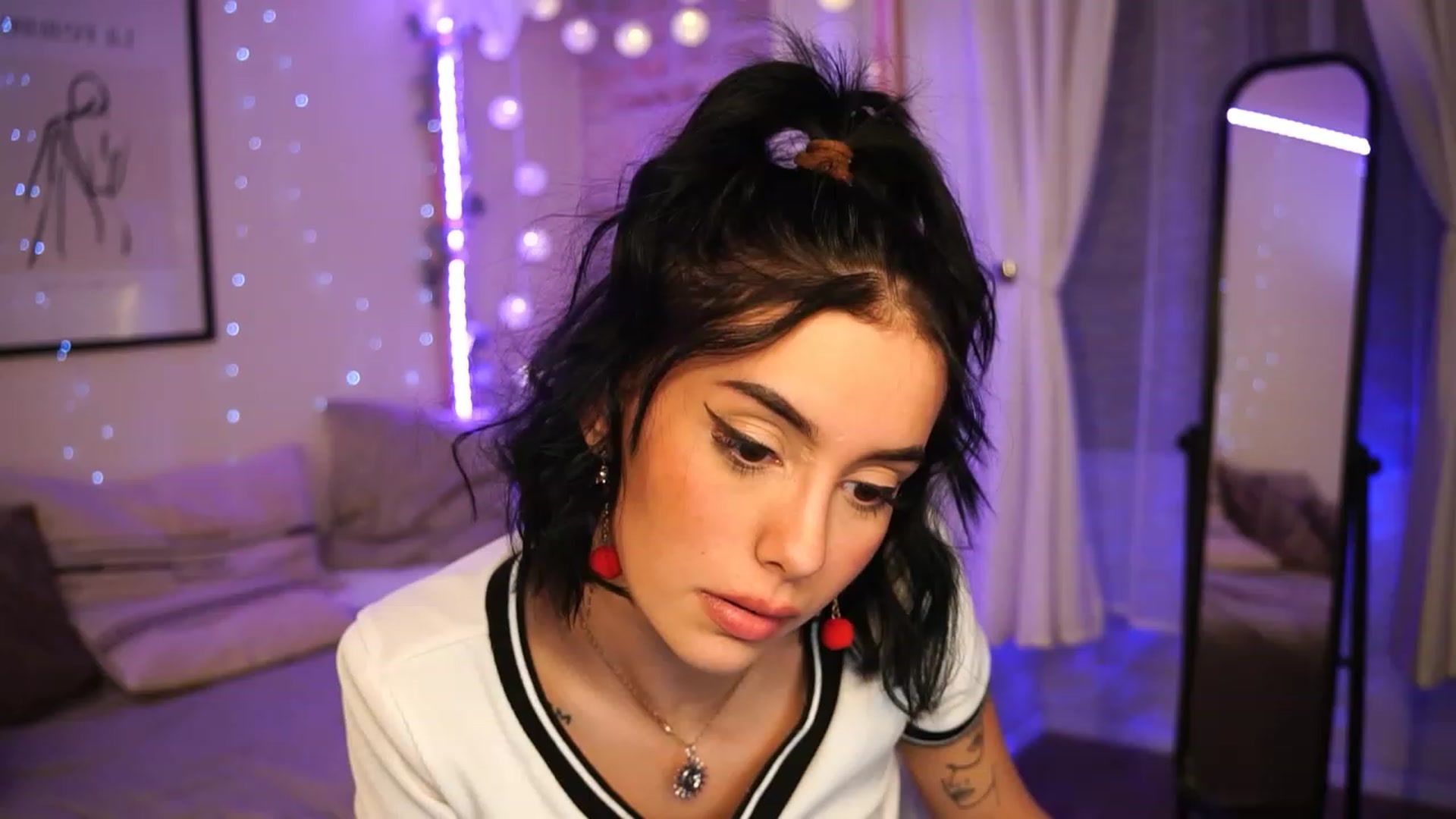 Gallery image thumbnail from Naomii18's myfreecams stream on, 12/08/2023, 20:35 image 17 of 20
