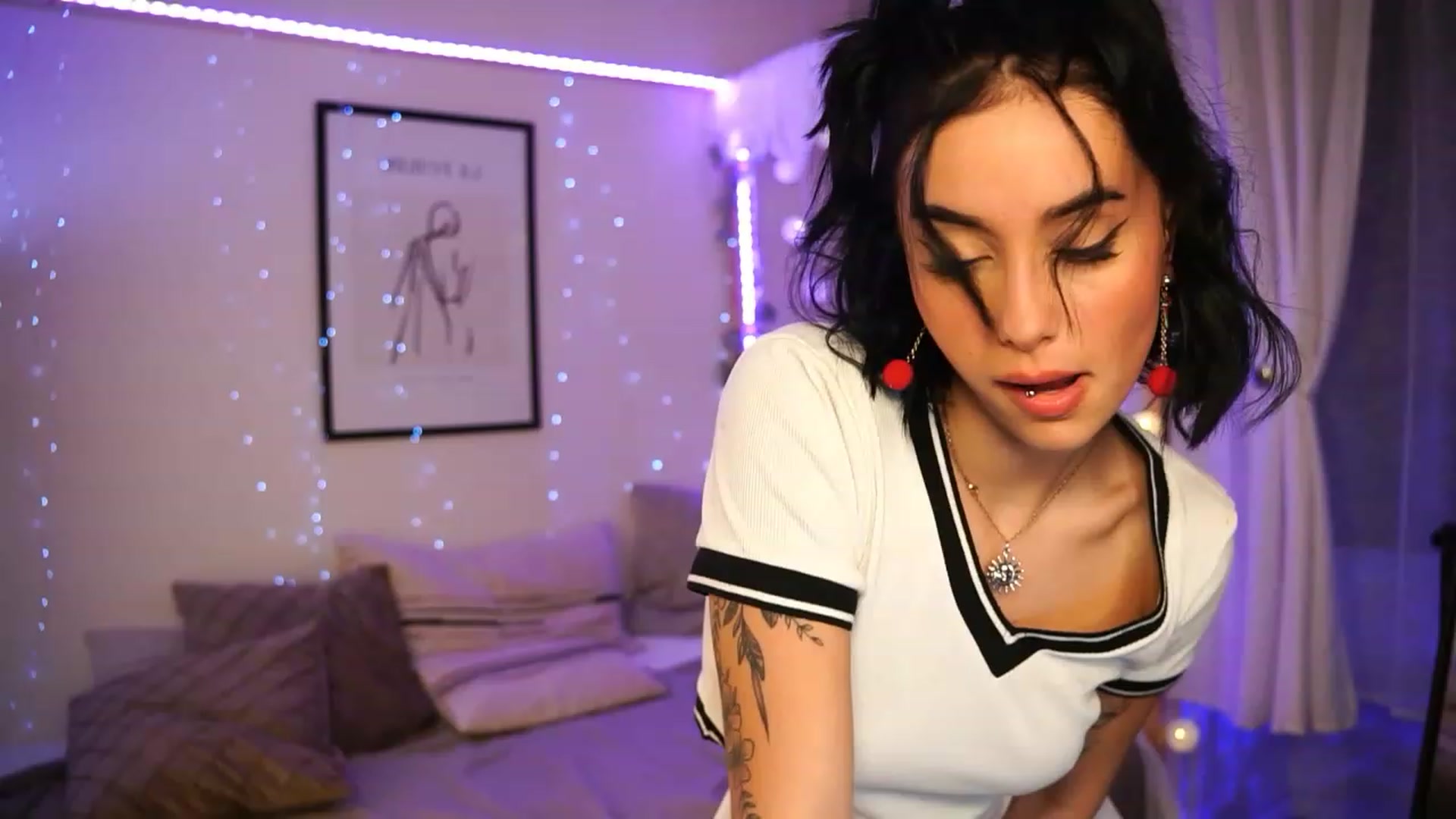 Gallery image thumbnail from Naomii18's myfreecams stream on, 12/08/2023, 20:35 image 8 of 20
