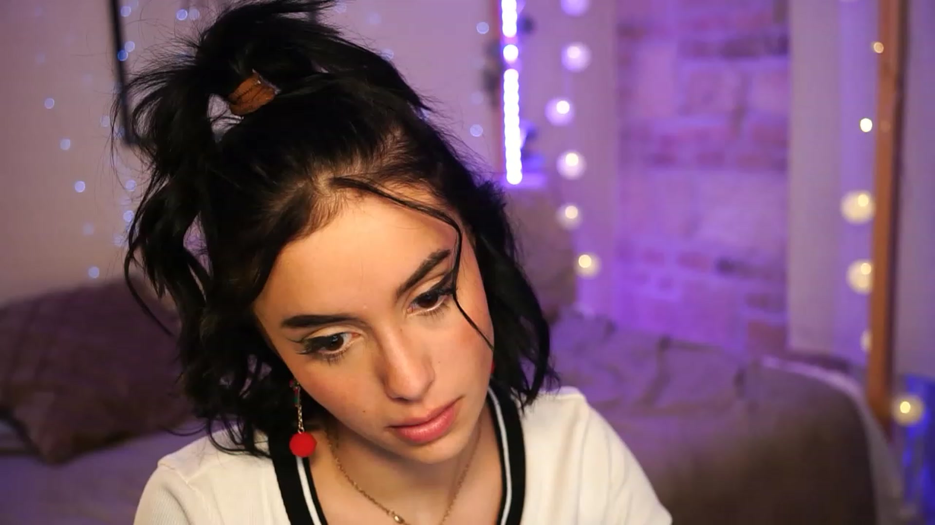 Gallery image thumbnail from Naomii18's myfreecams stream on, 12/08/2023, 23:08 image 11 of 20