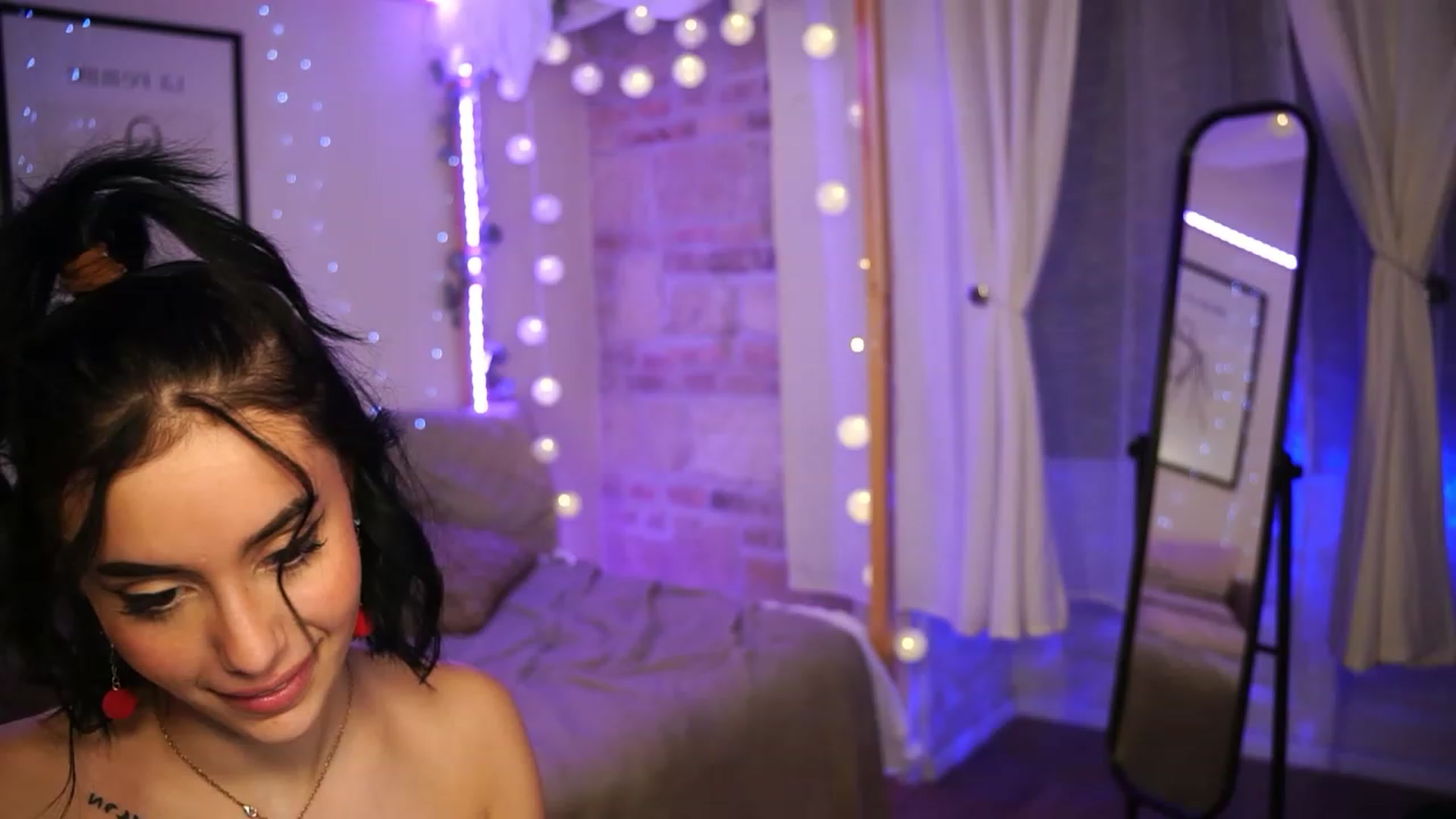 Gallery image thumbnail from Naomii18's myfreecams stream on, 12/08/2023, 23:08 image 10 of 20