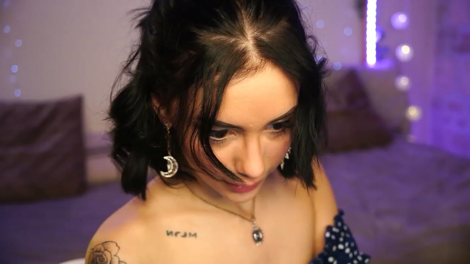 Gallery image thumbnail from Naomii18's myfreecams stream on, 12/09/2023, 15:20 image 3 of 20