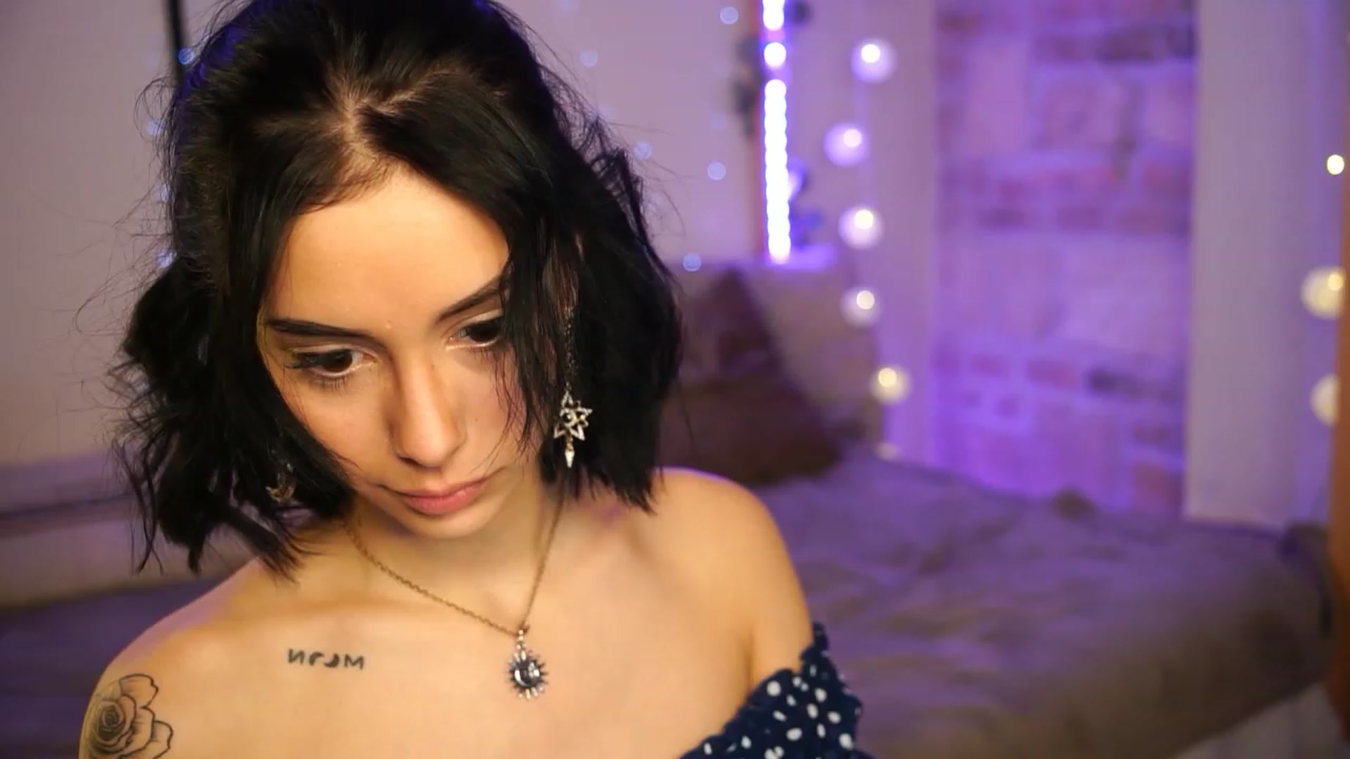 Gallery image thumbnail from Naomii18's myfreecams stream on, 12/09/2023, 15:20 image 7 of 20