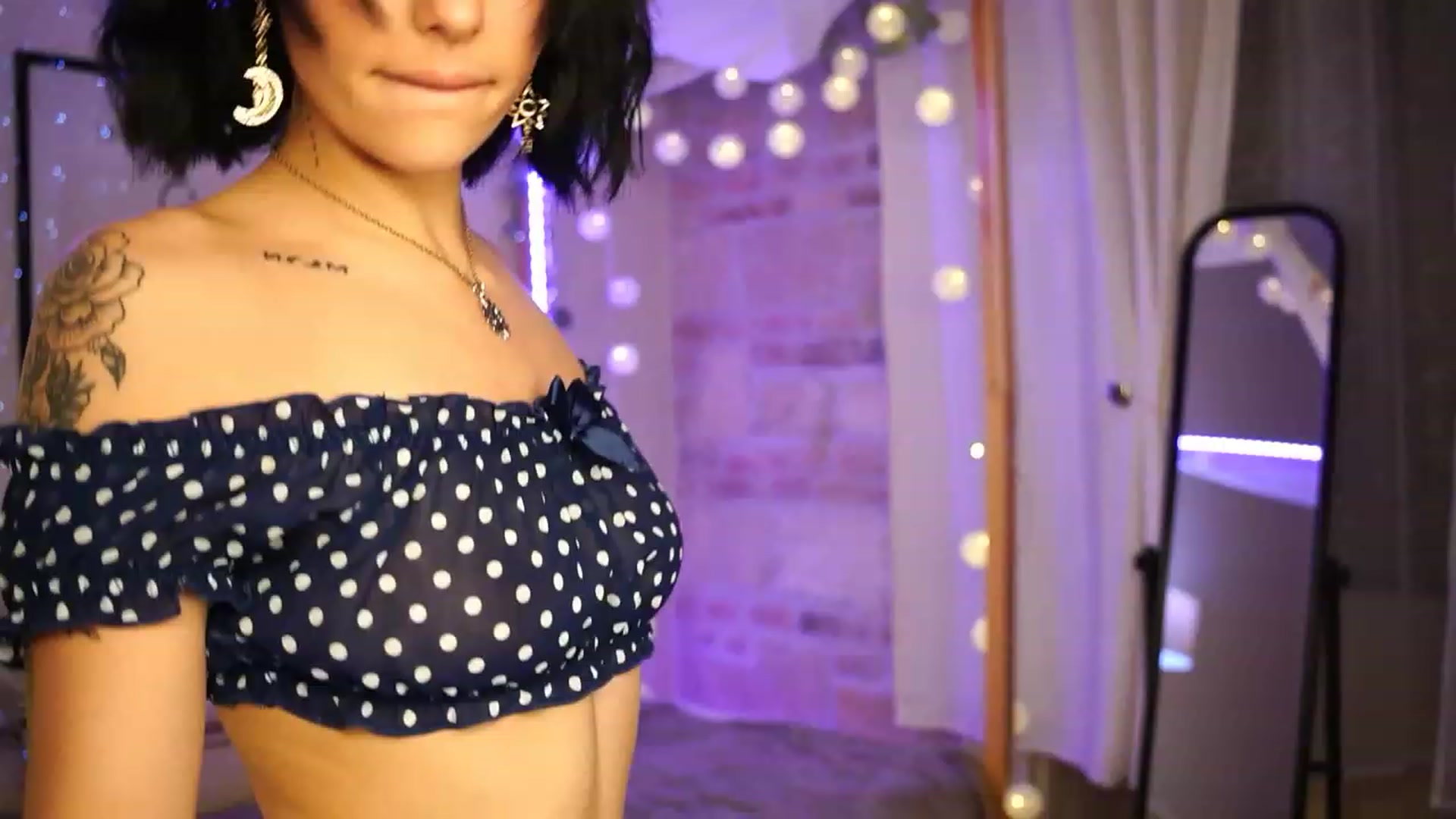 Gallery image thumbnail from Naomii18's myfreecams stream on, 12/09/2023, 15:20 image 16 of 20