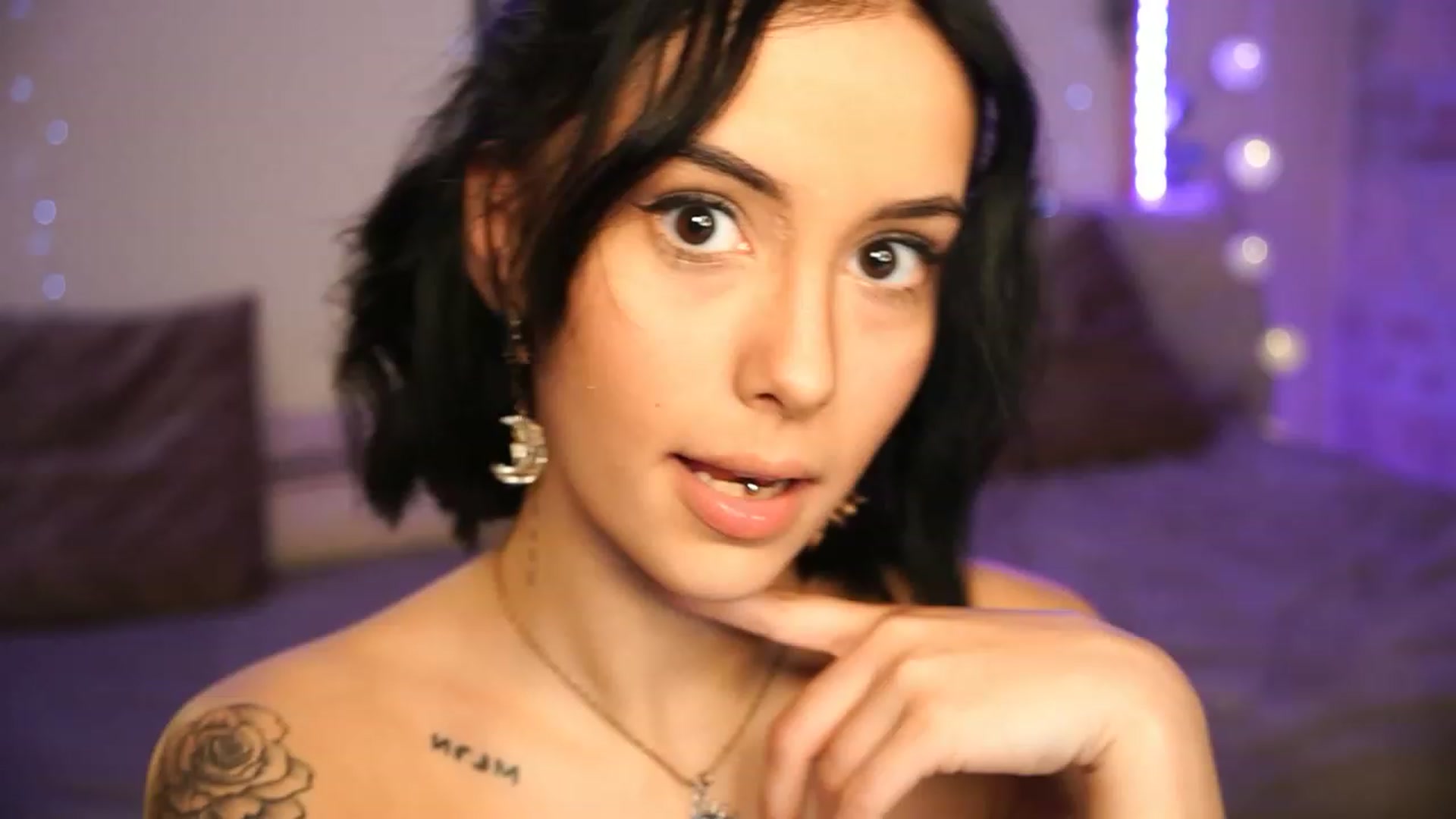 Gallery image thumbnail from Naomii18's myfreecams stream on, 12/09/2023, 15:20 image 1 of 20