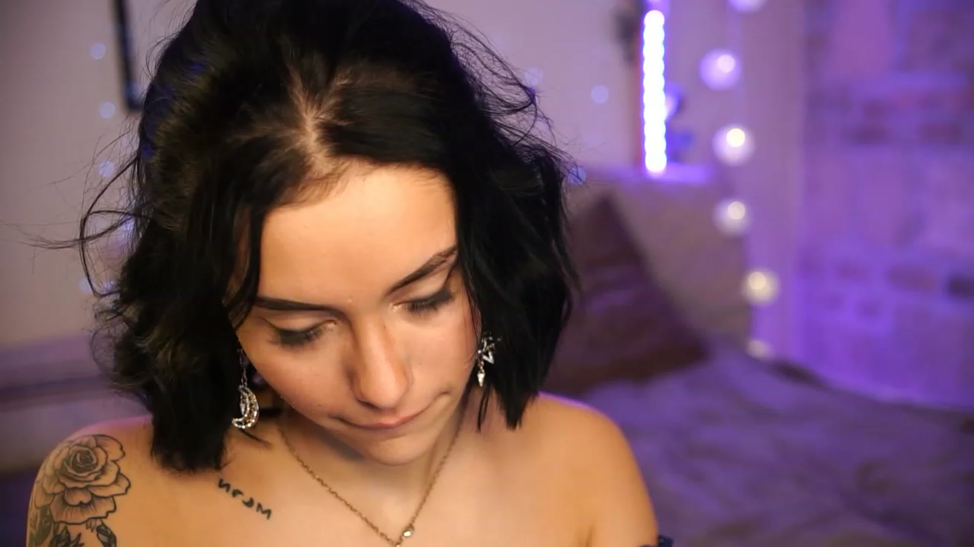 Gallery image thumbnail from Naomii18's myfreecams stream on, 12/09/2023, 16:07 image 10 of 20