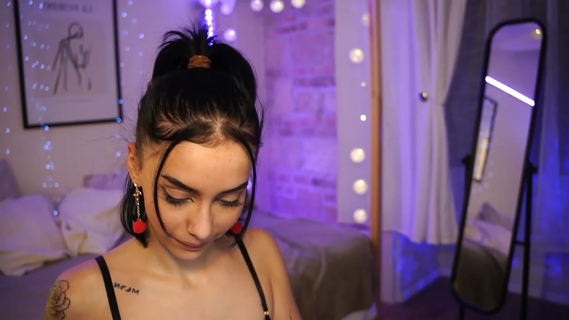 Gallery image thumbnail from Naomii18's myfreecams stream on, 12/12/2023, 19:59 image 3 of 20