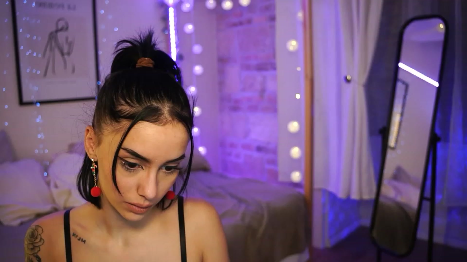 Gallery image thumbnail from Naomii18's myfreecams stream on, 12/12/2023, 19:59 image 4 of 20