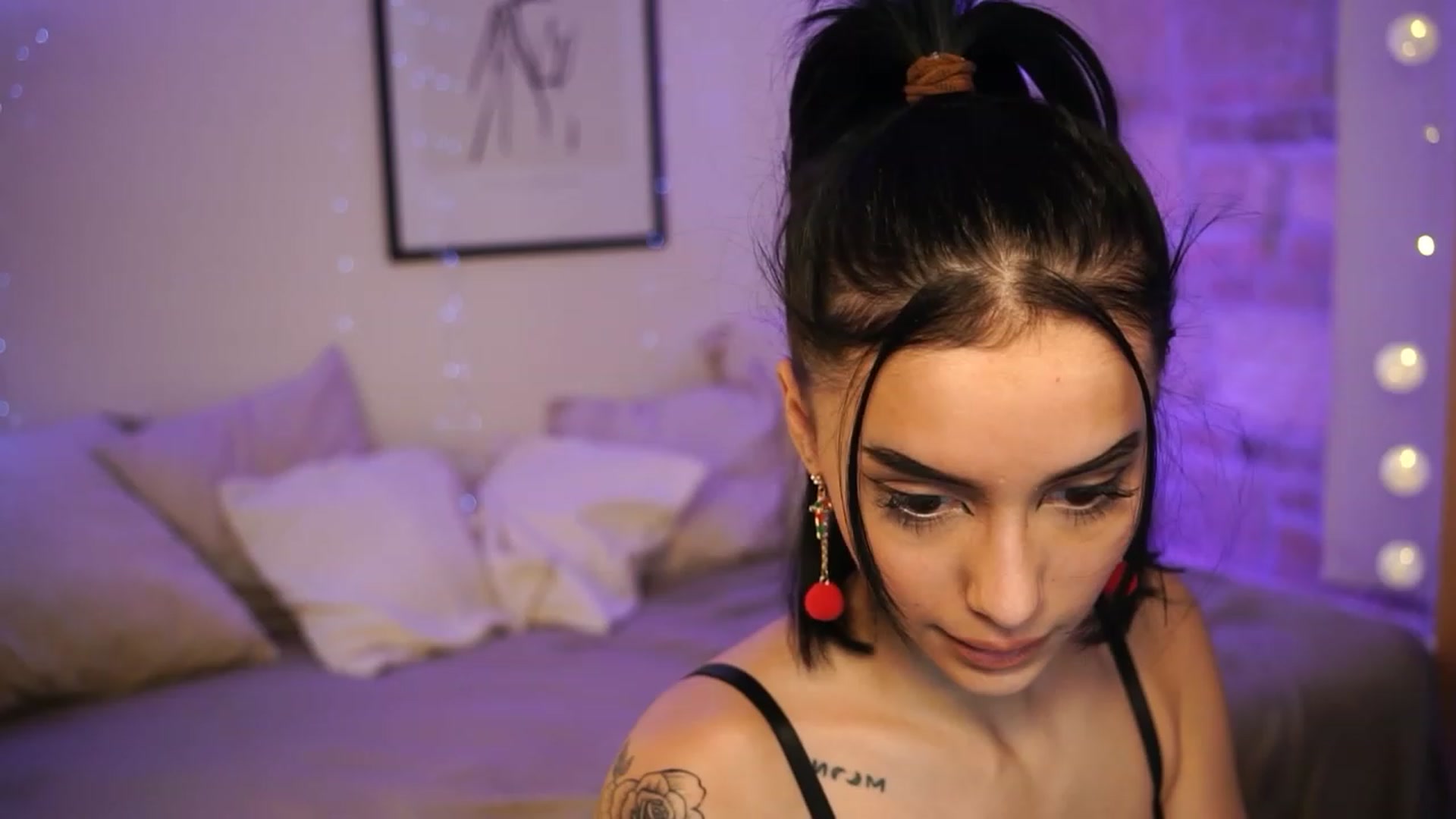 Gallery image thumbnail from Naomii18's myfreecams stream on, 12/12/2023, 19:59 image 17 of 20