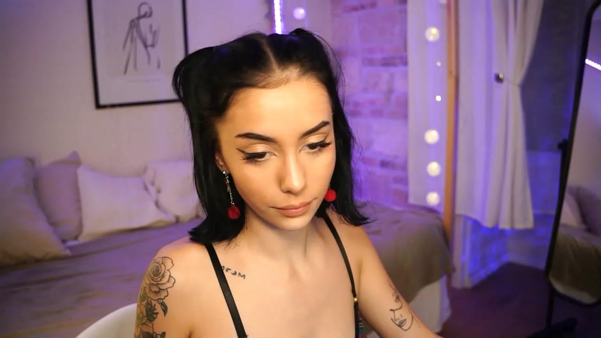Gallery image thumbnail from Naomii18's myfreecams stream on, 12/14/2023, 02:16 image 5 of 20