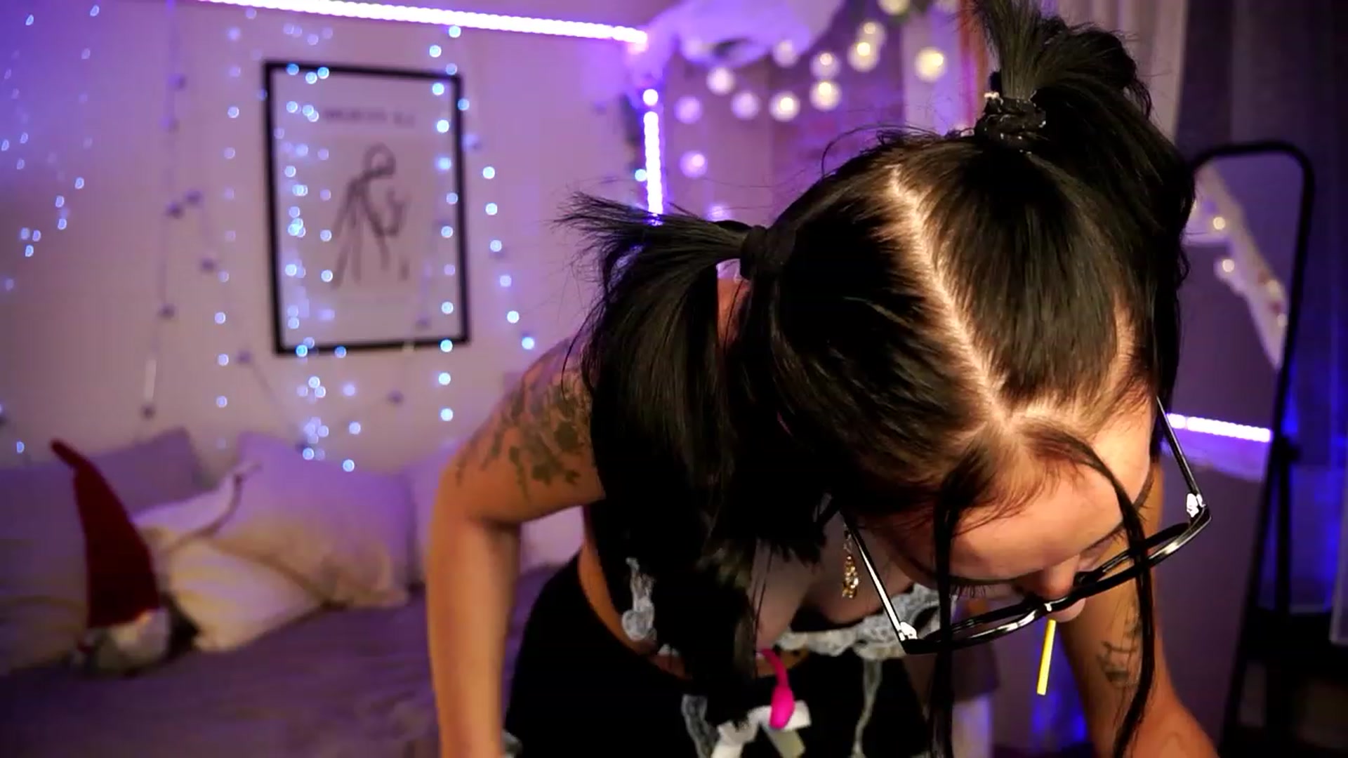 Gallery image thumbnail from Naomii18's myfreecams stream on, 12/18/2023, 24:23 image 5 of 20