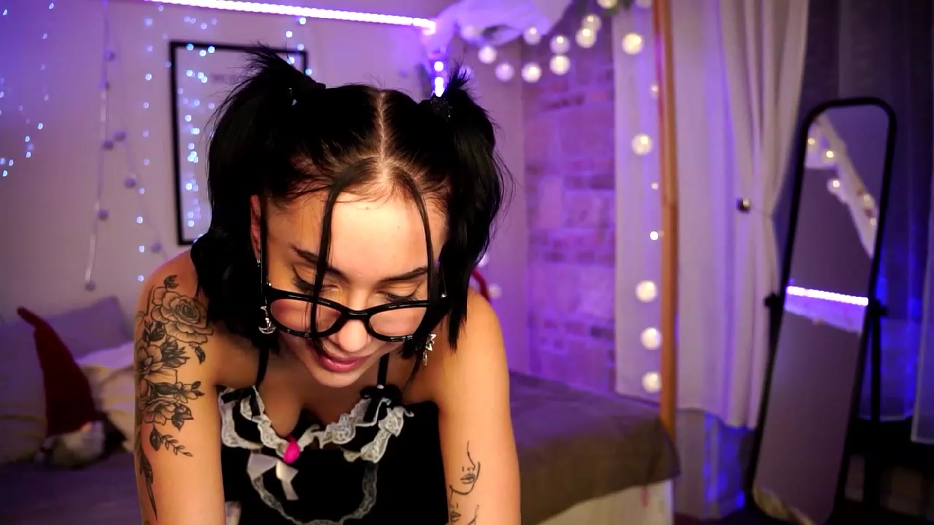 Gallery image thumbnail from Naomii18's myfreecams stream on, 12/18/2023, 24:23 image 20 of 20