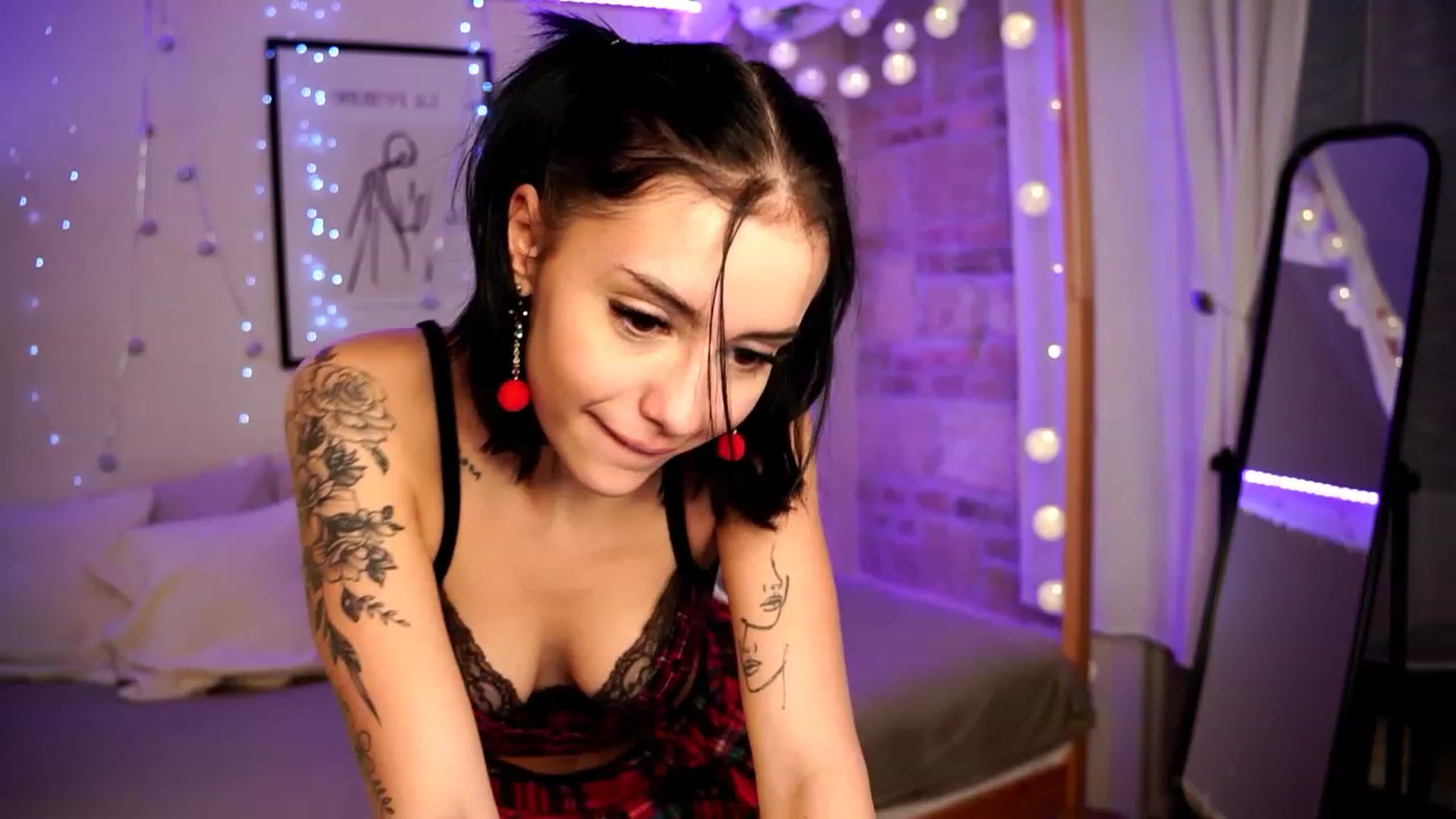 Gallery image thumbnail from Naomii18's myfreecams stream on, 12/22/2023, 14:01 image 4 of 20