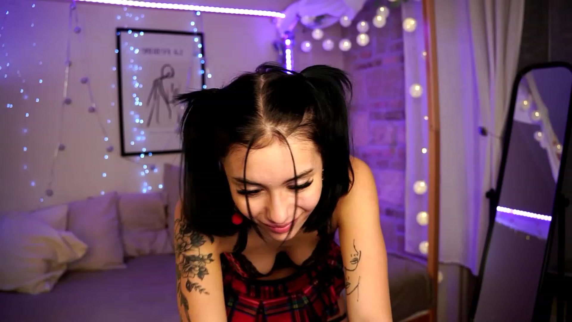 Gallery image thumbnail from Naomii18's myfreecams stream on, 12/22/2023, 18:08 image 3 of 20
