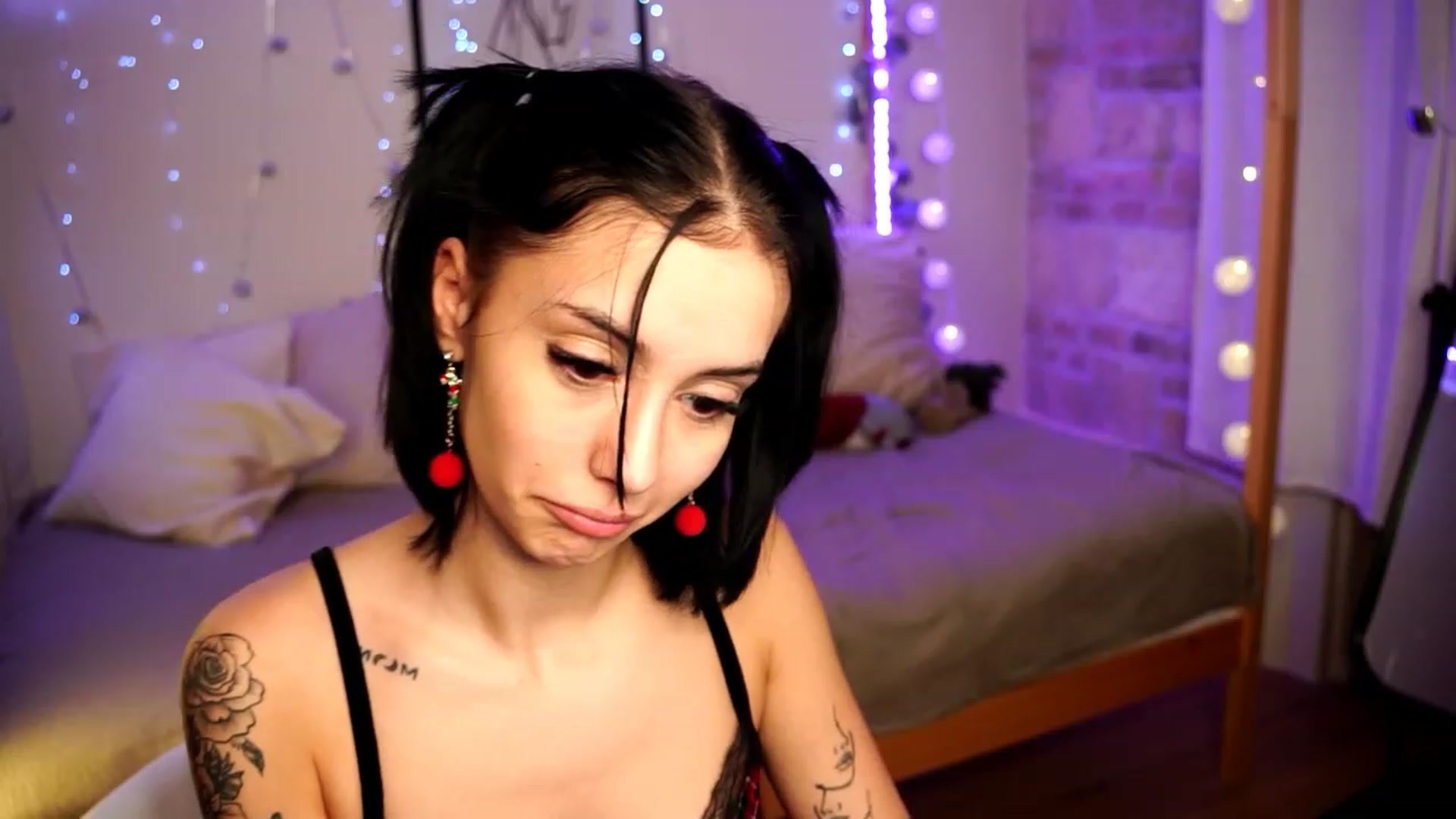 Gallery image thumbnail from Naomii18's myfreecams stream on, 12/22/2023, 18:08 image 11 of 20