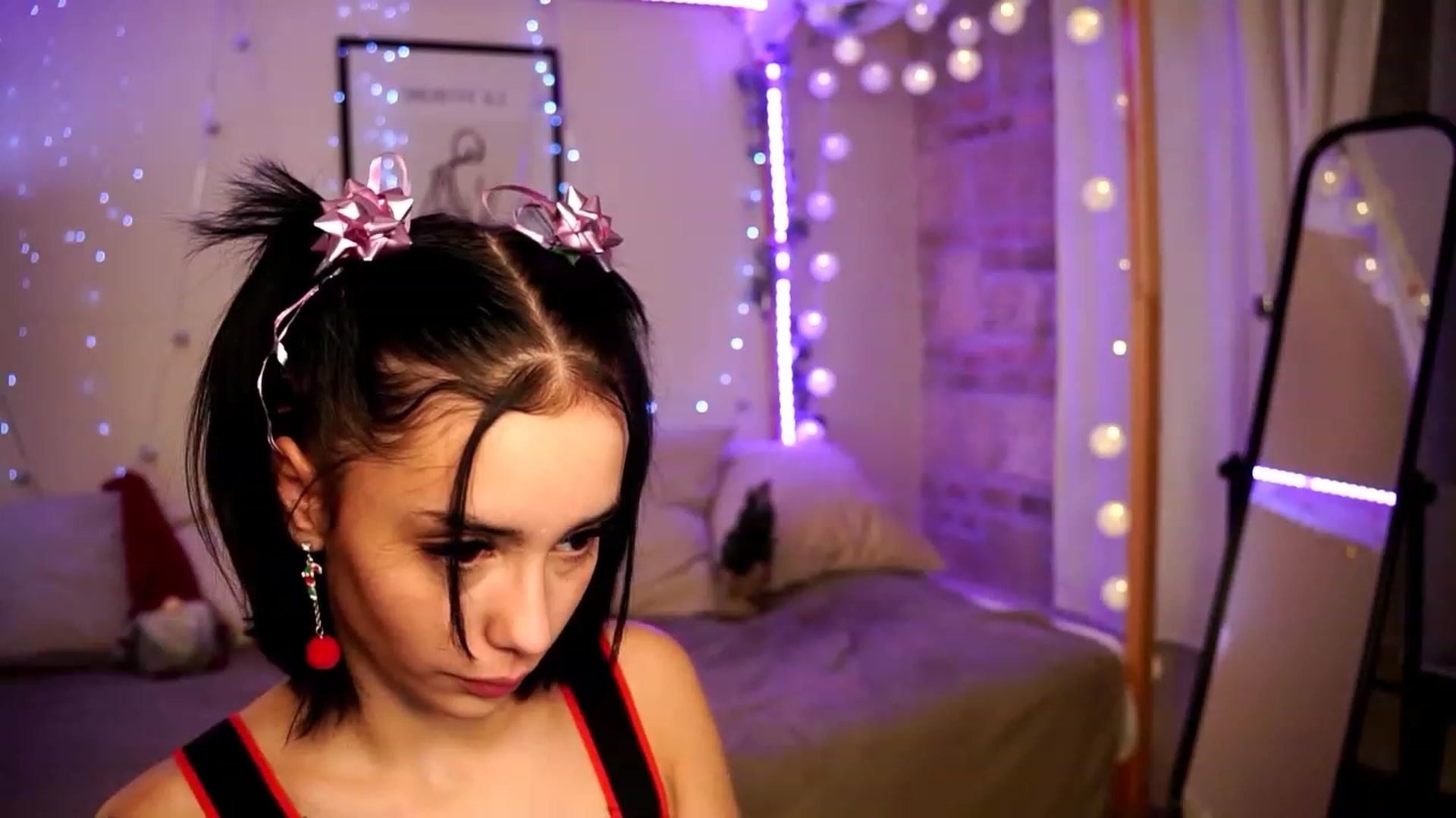 Gallery image thumbnail from Naomii18's myfreecams stream on, 12/24/2023, 24:05 image 8 of 20