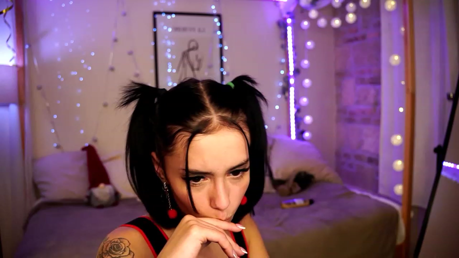 Gallery image thumbnail from Naomii18's myfreecams stream on, 12/24/2023, 24:05 image 20 of 20