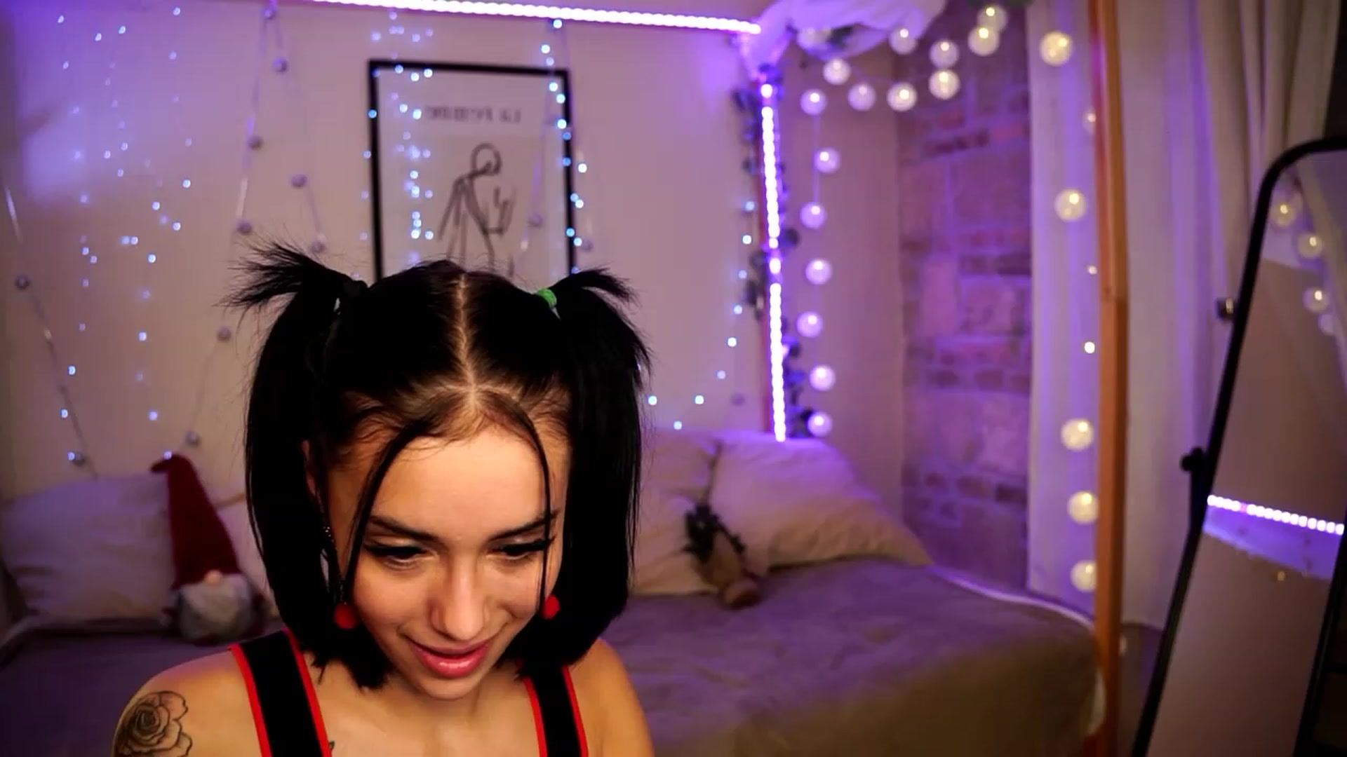 Gallery image thumbnail from Naomii18's myfreecams stream on, 12/24/2023, 01:32 image 20 of 20