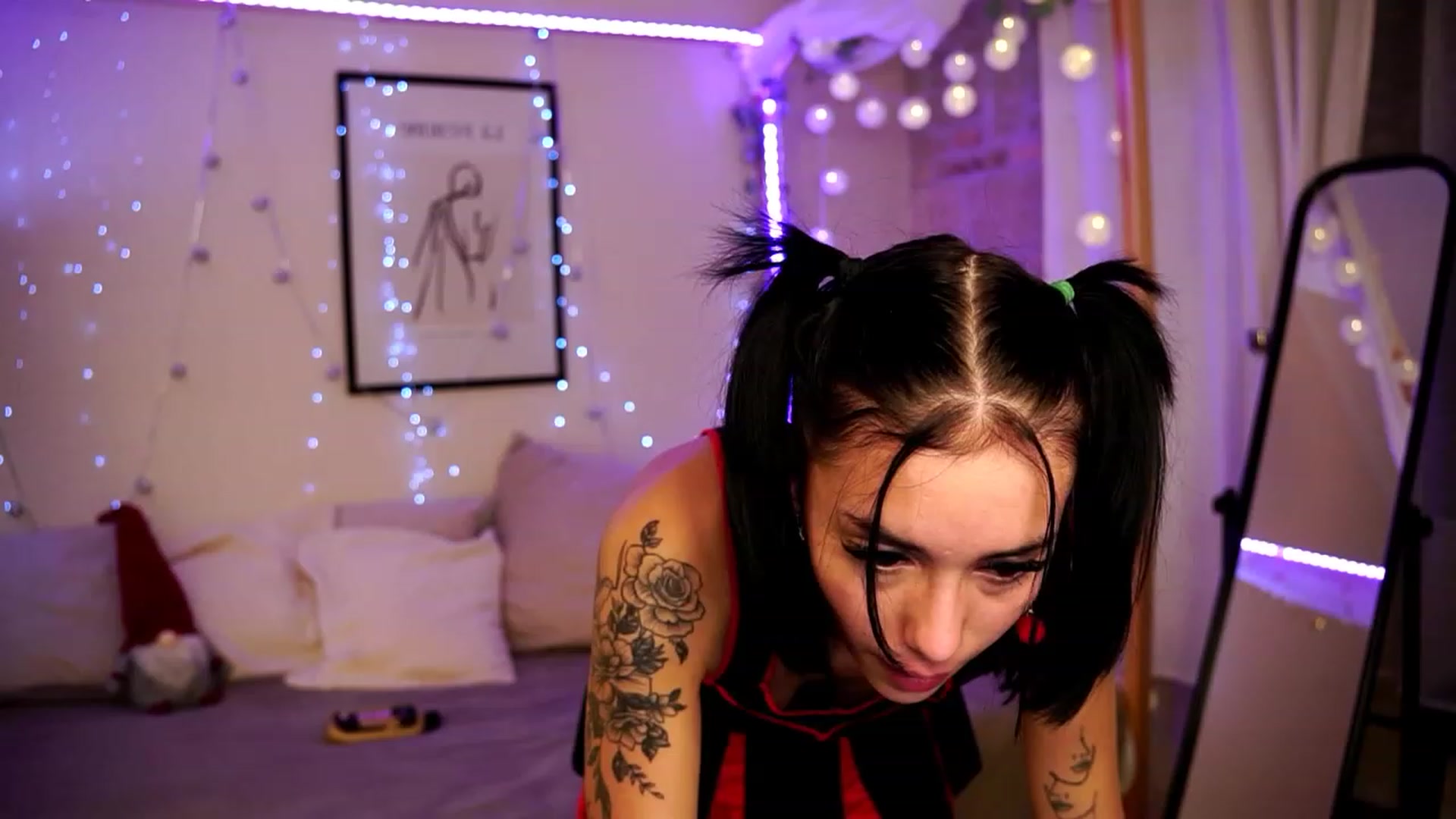 Gallery image thumbnail from Naomii18's myfreecams stream on, 12/24/2023, 01:32 image 17 of 20