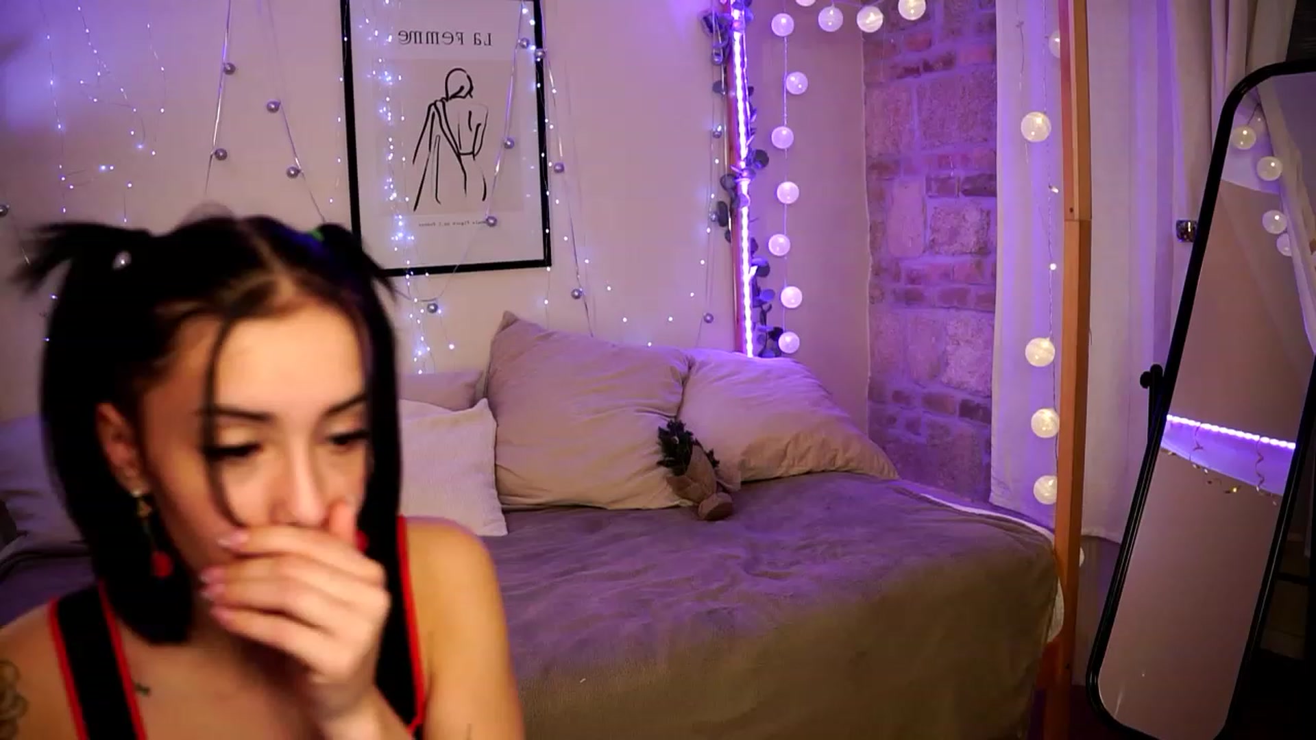 Gallery image thumbnail from Naomii18's myfreecams stream on, 12/24/2023, 01:32 image 15 of 20