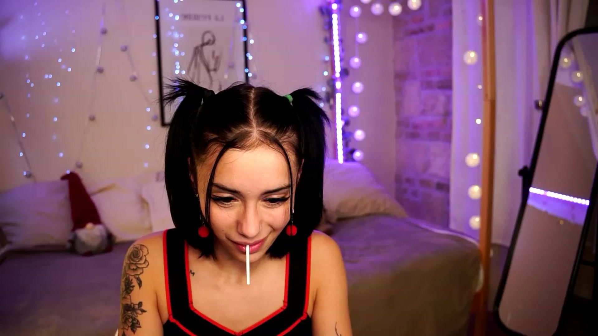 Gallery image thumbnail from Naomii18's myfreecams stream on, 12/24/2023, 01:32 image 13 of 20